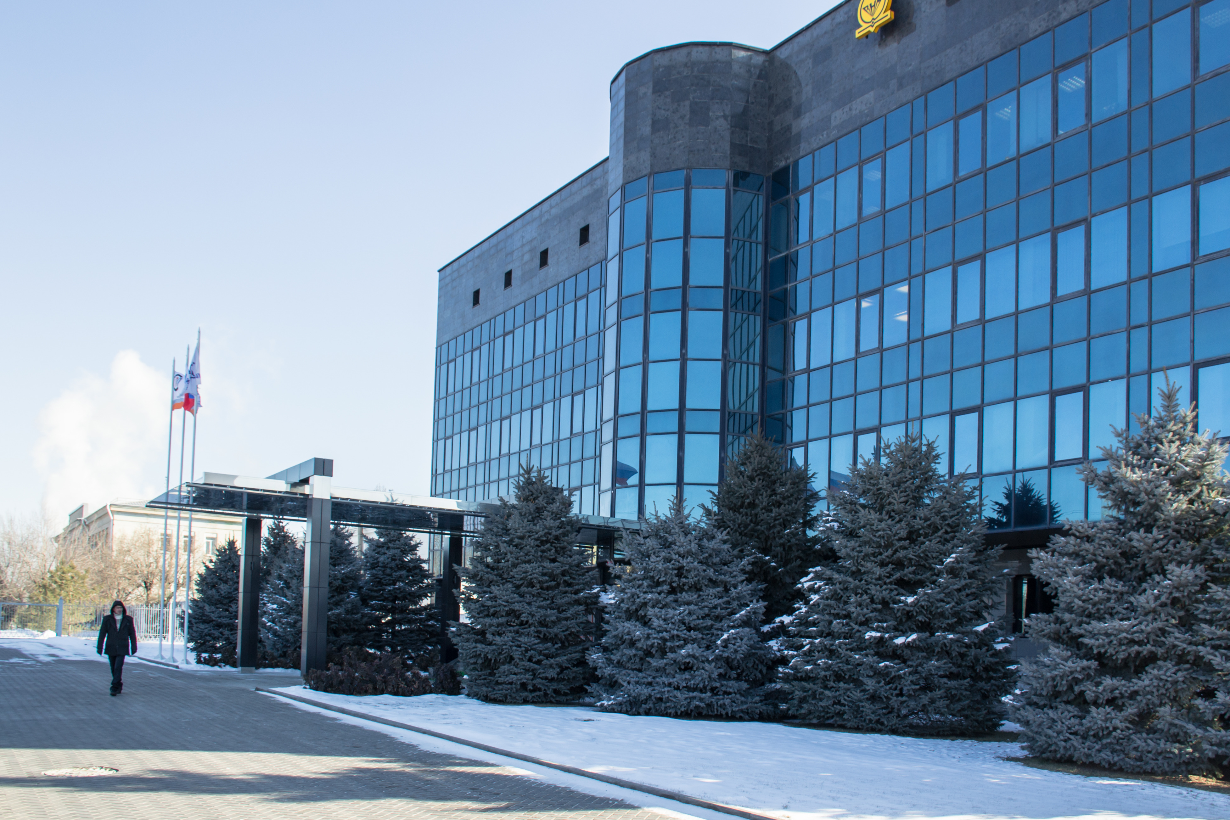 立体互动的工厂建筑设计-7