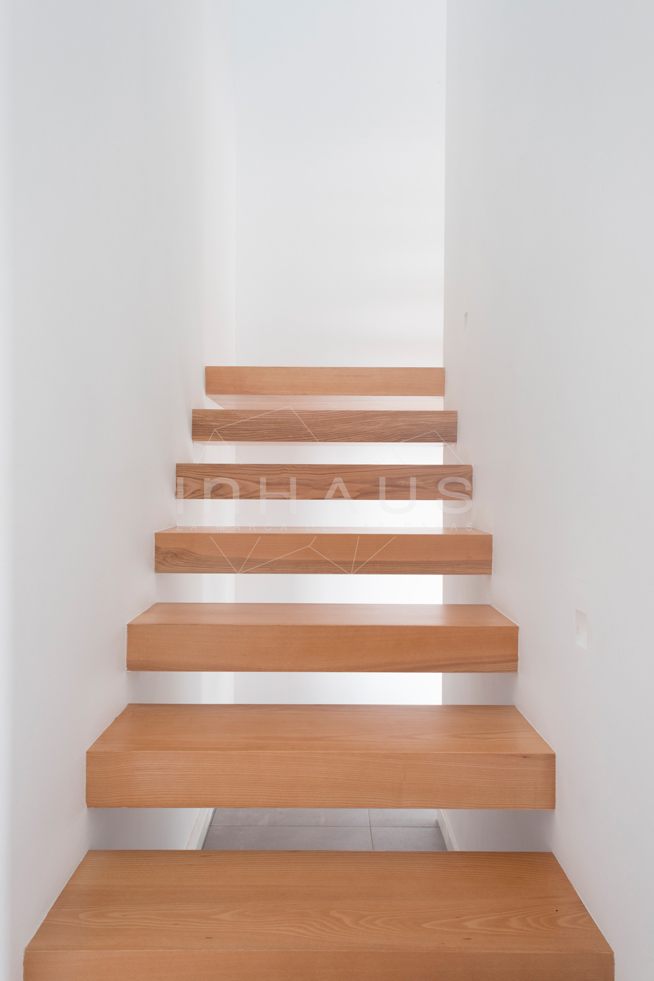 现代家庭梦想家园——西班牙瓦伦西亚“阿尔库迪亚”住宅-11