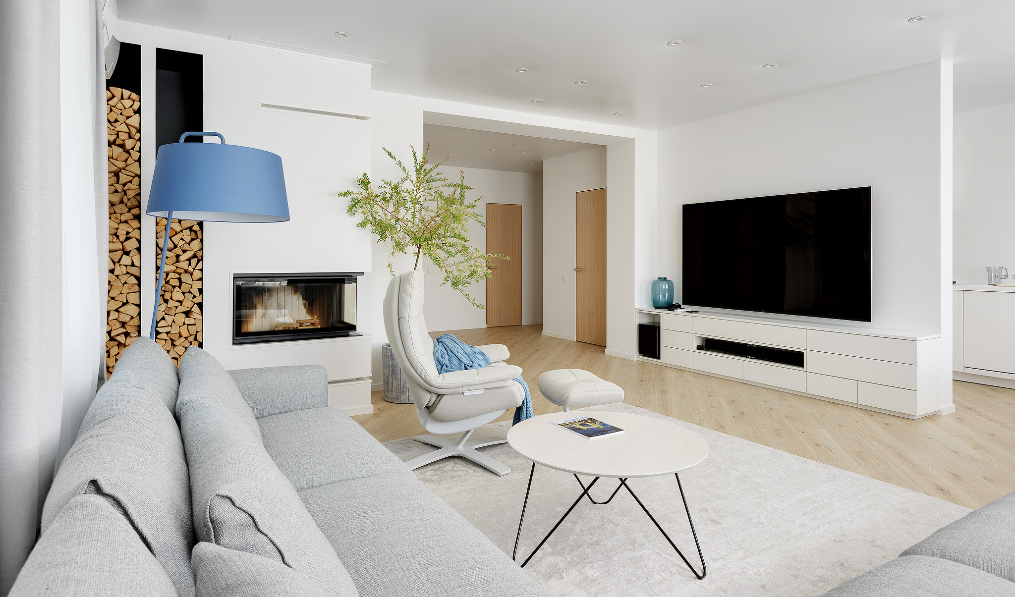 2016 年乌克兰郊区白色夏日别墅-15