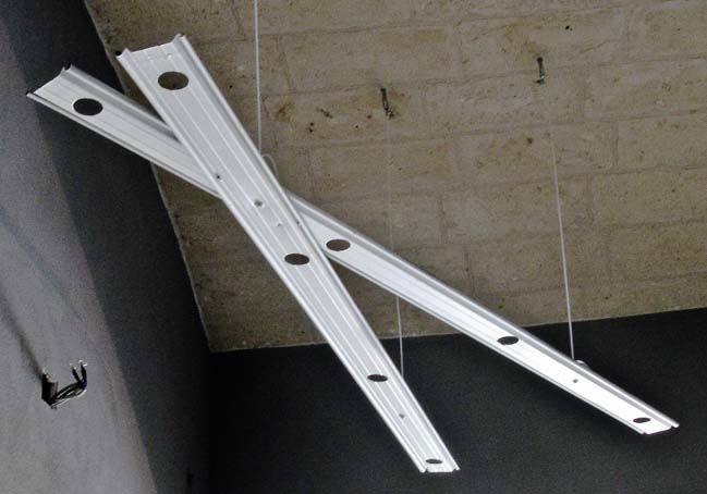 废旧车间变时尚商店的创意重生-32