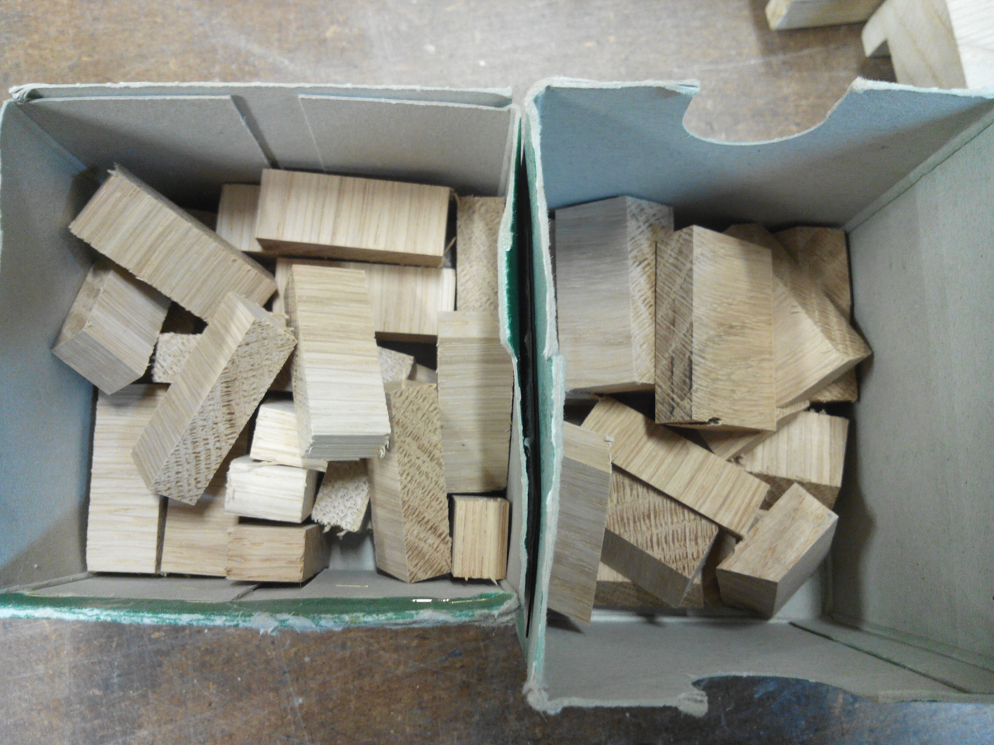 实木楼梯扶手，打造精致共管公寓空间-9