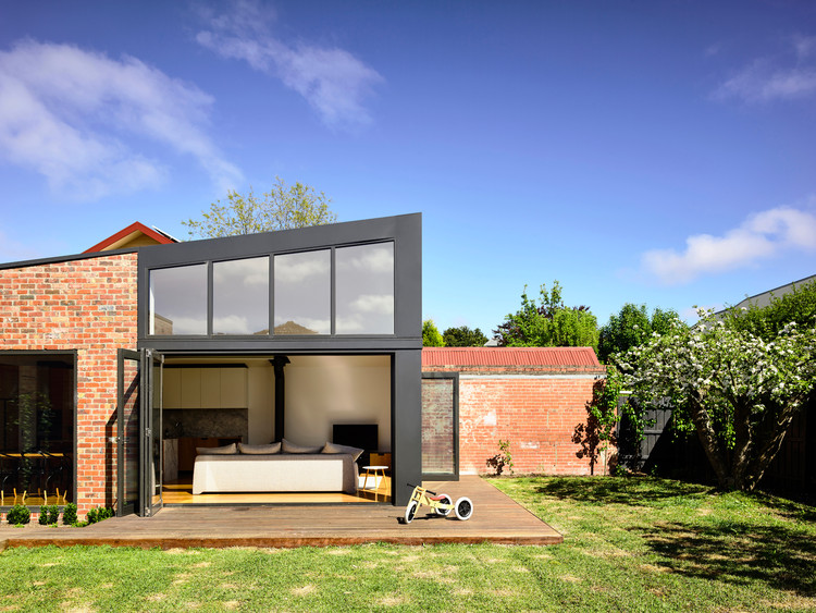 澳洲巴拉拉特湖畔老屋的现代改造-12