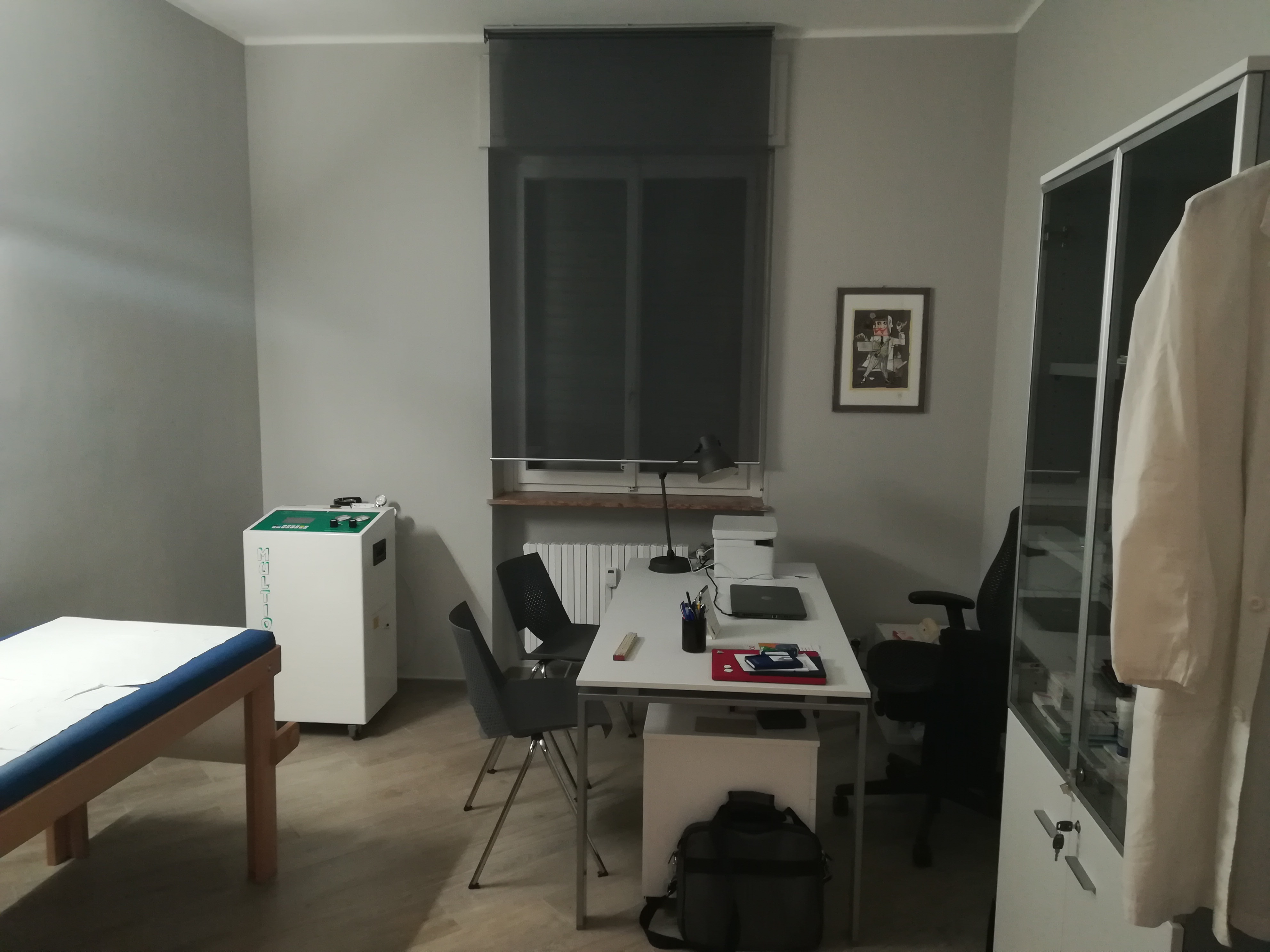 运动医学诊所 | 优雅的灰色与温暖的原木-7