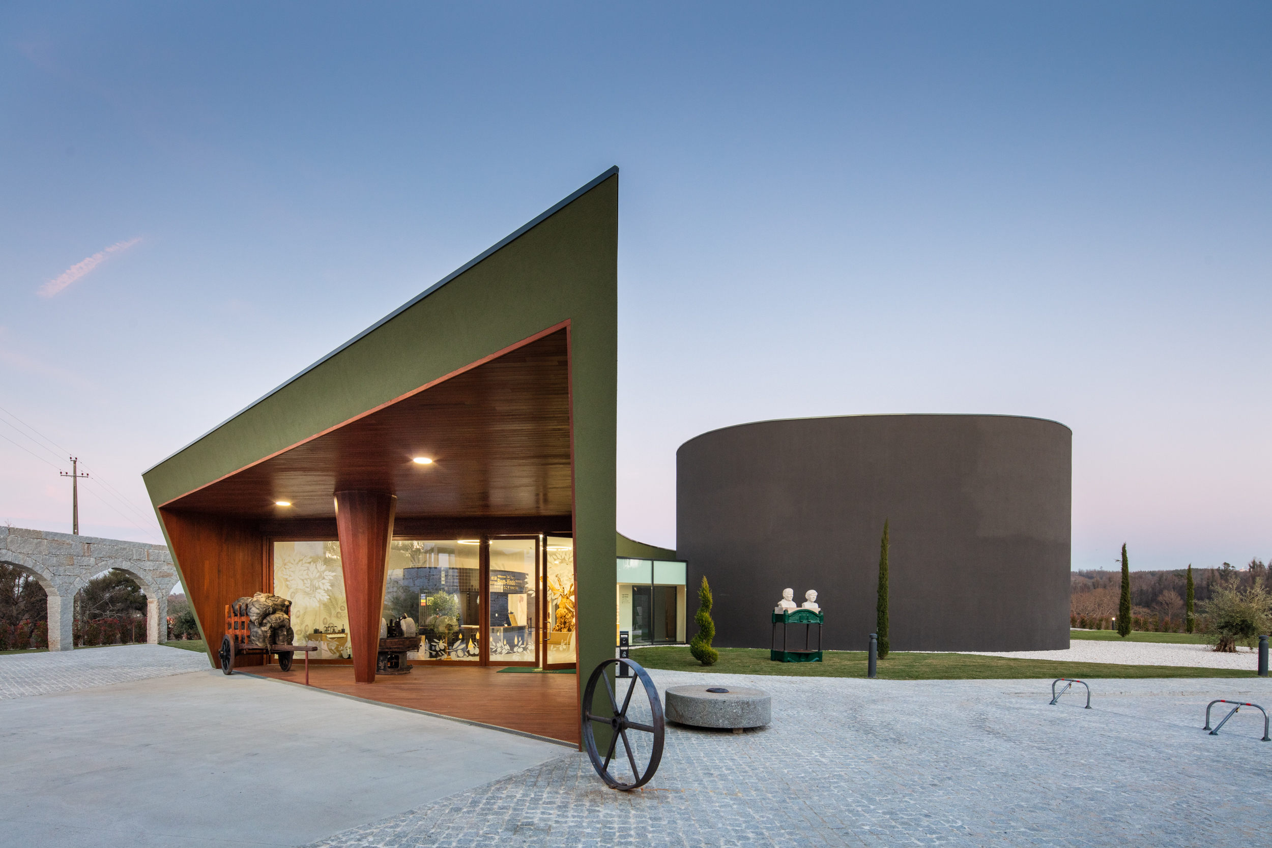 橄榄油博物馆 | 铁艺与自然的和谐融合-42