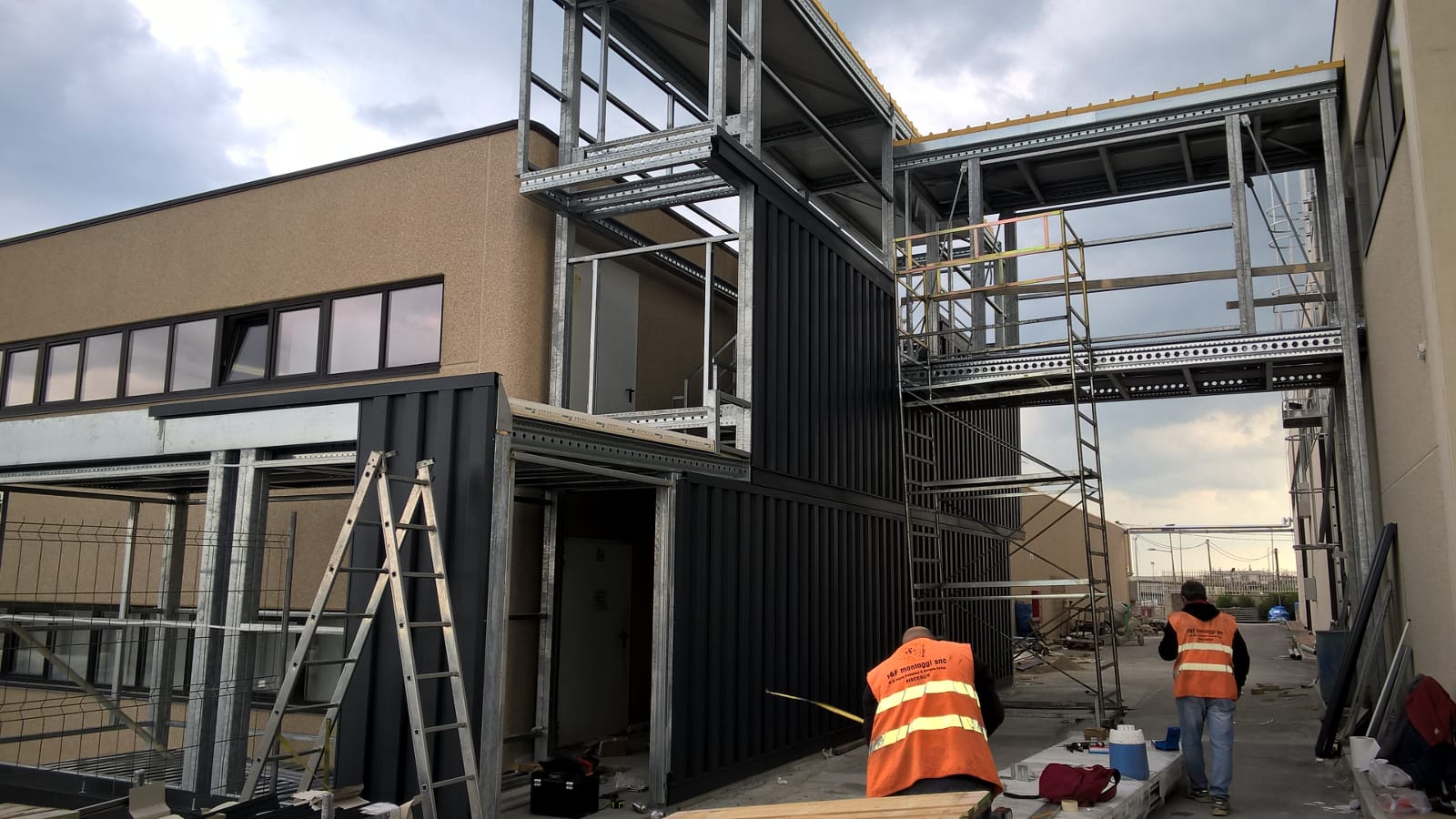 集装箱办公空间,独特设计展现灵活与坚韧-12