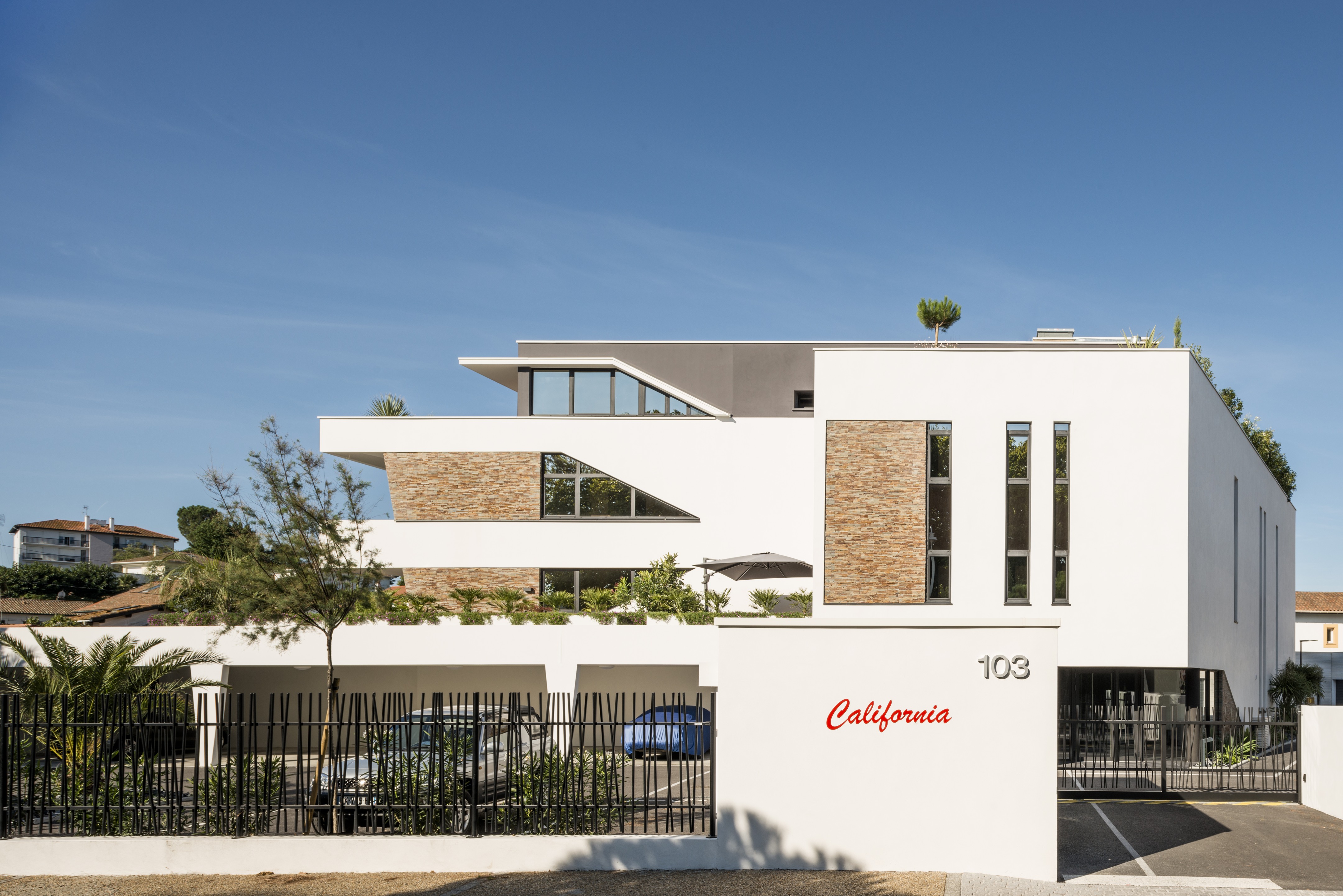 法国安吉特海滨公寓与办公建筑-7