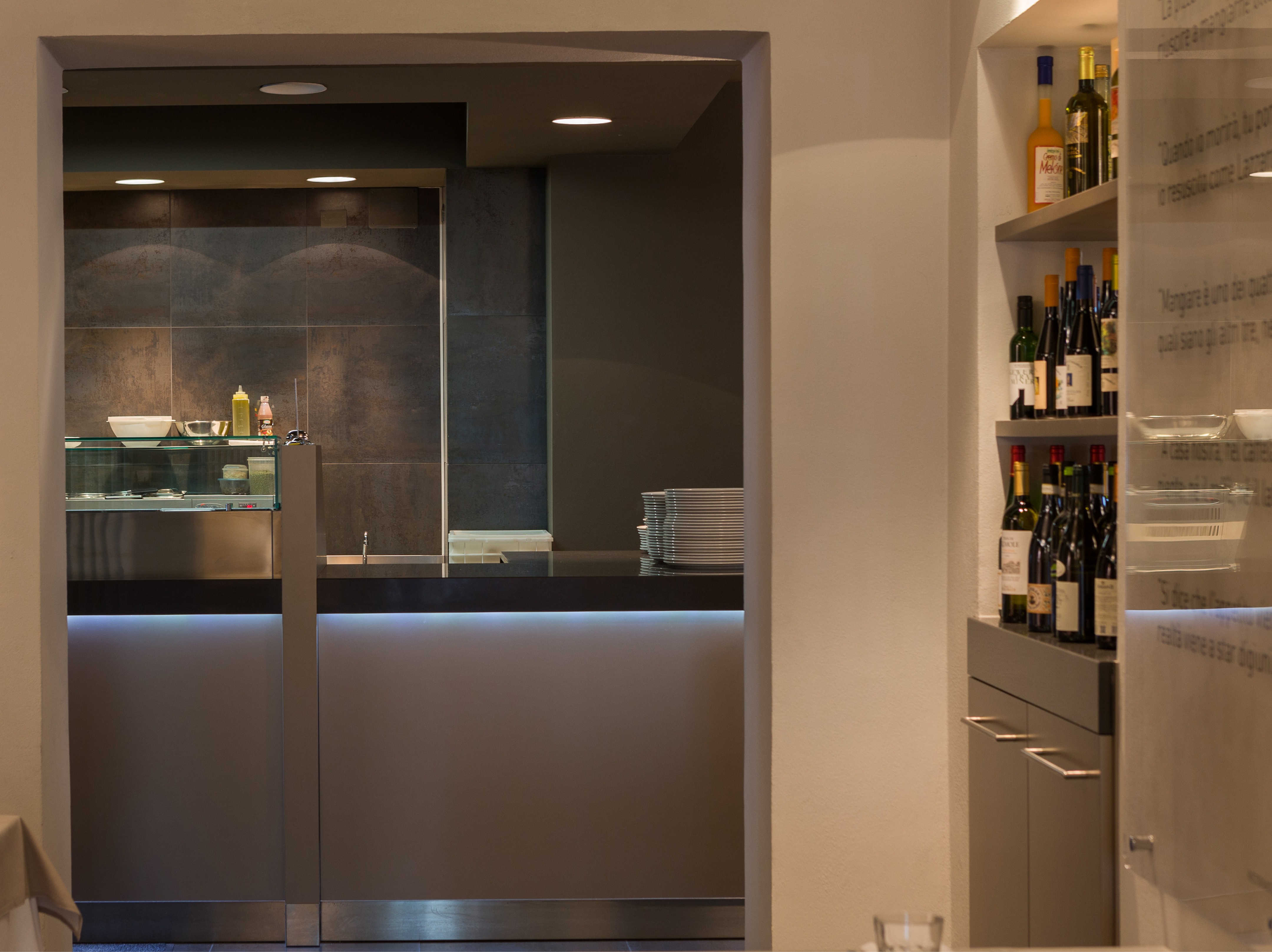 剧院式餐厅 Teatro 26 | 定制家具与光影艺术的完美融合-26