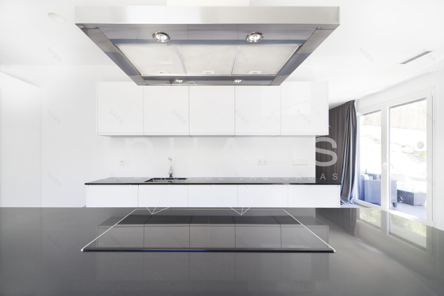 巴塞罗那简约现代模块化别墅-17