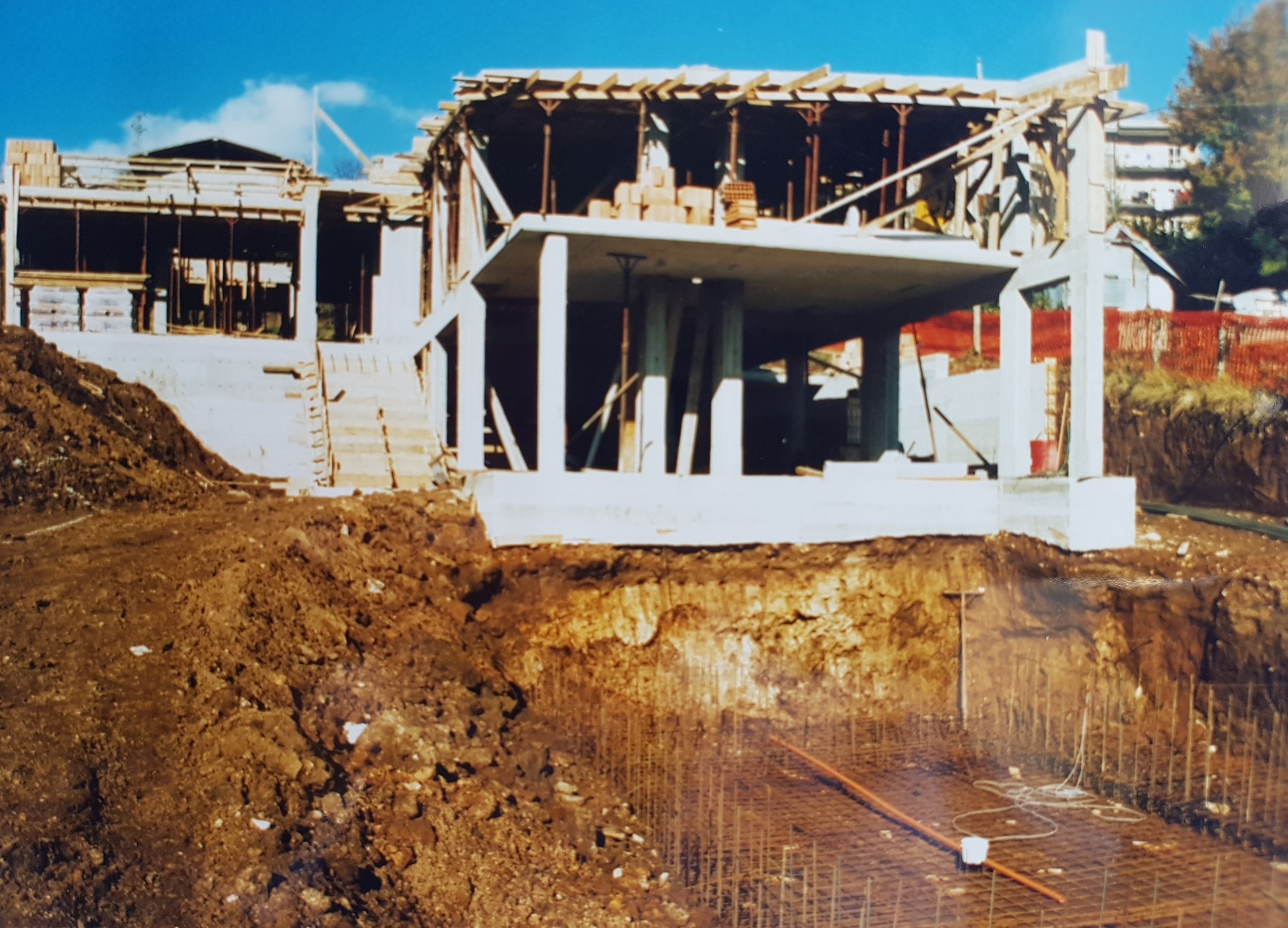 意大利橄榄树丛中的双层别墅设计-66