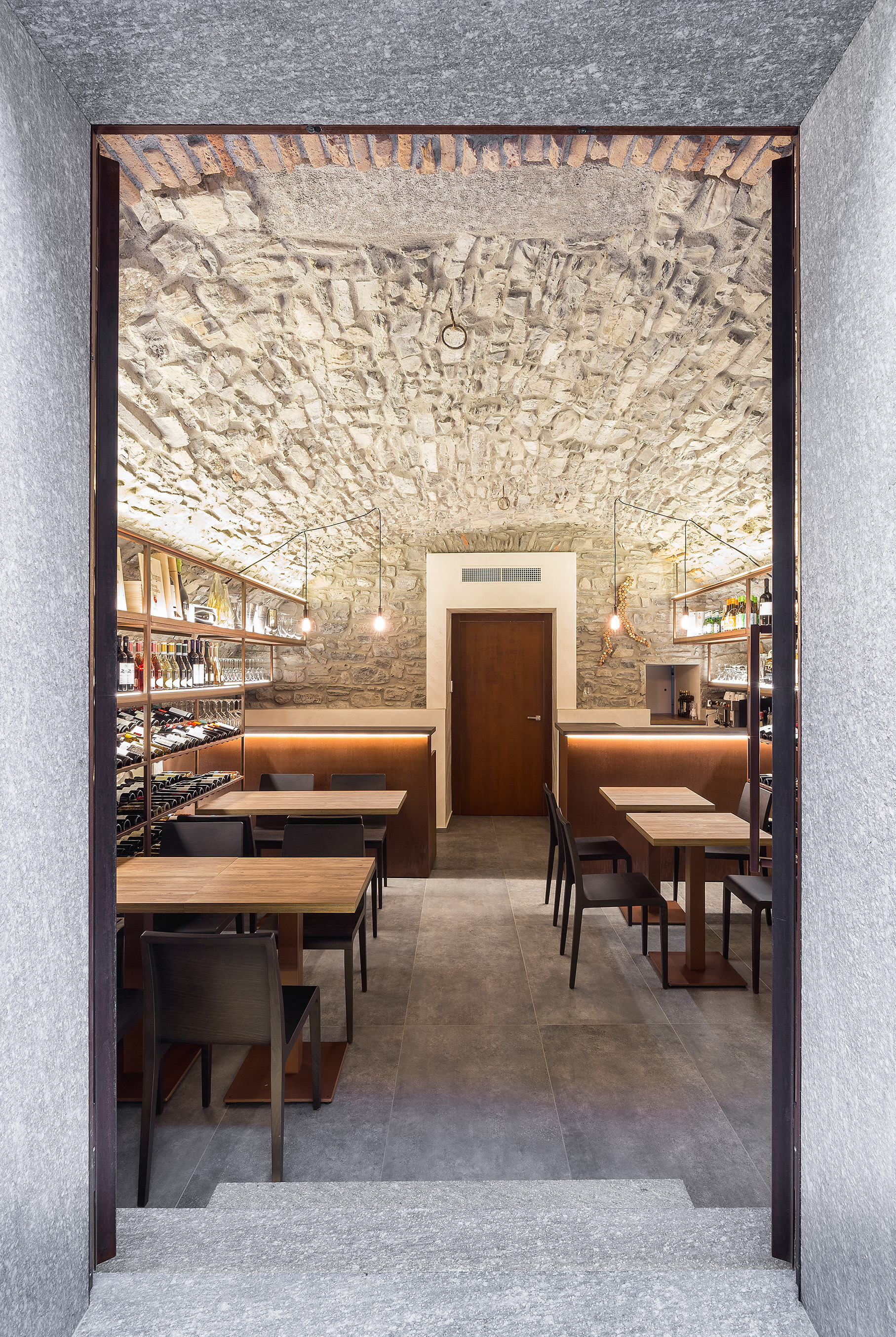 历史酒窖的现代重生——意大利 Angolo DiVino 酒庄-2