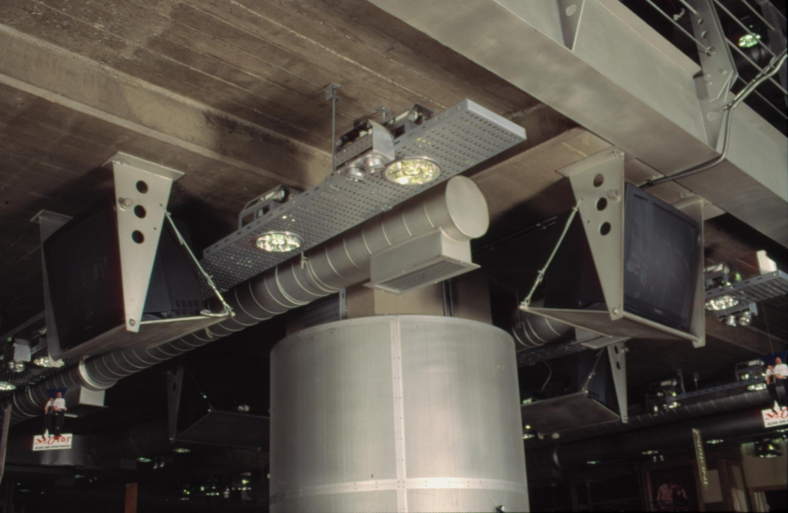 1997 年摩托牛仔裤店概念设计-28