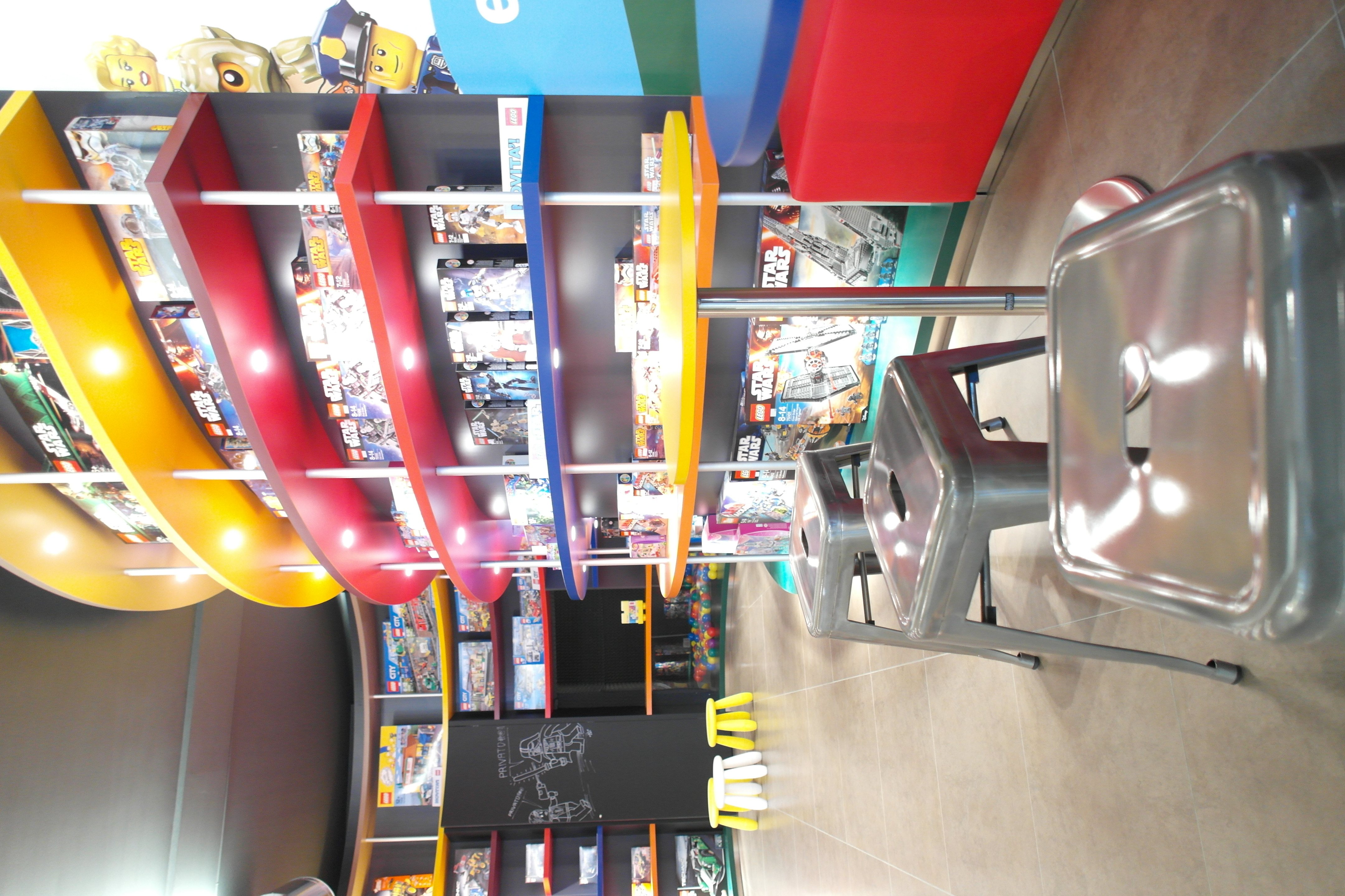 创意玩具店里的意大利手工冰淇淋-16