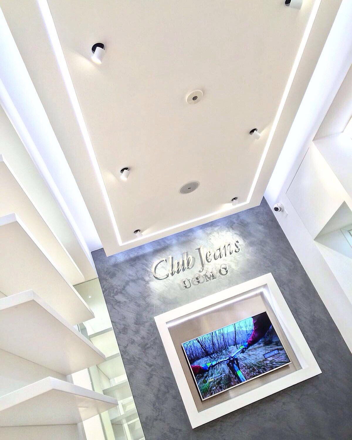 Club Jeans Uomo 照明设计-49