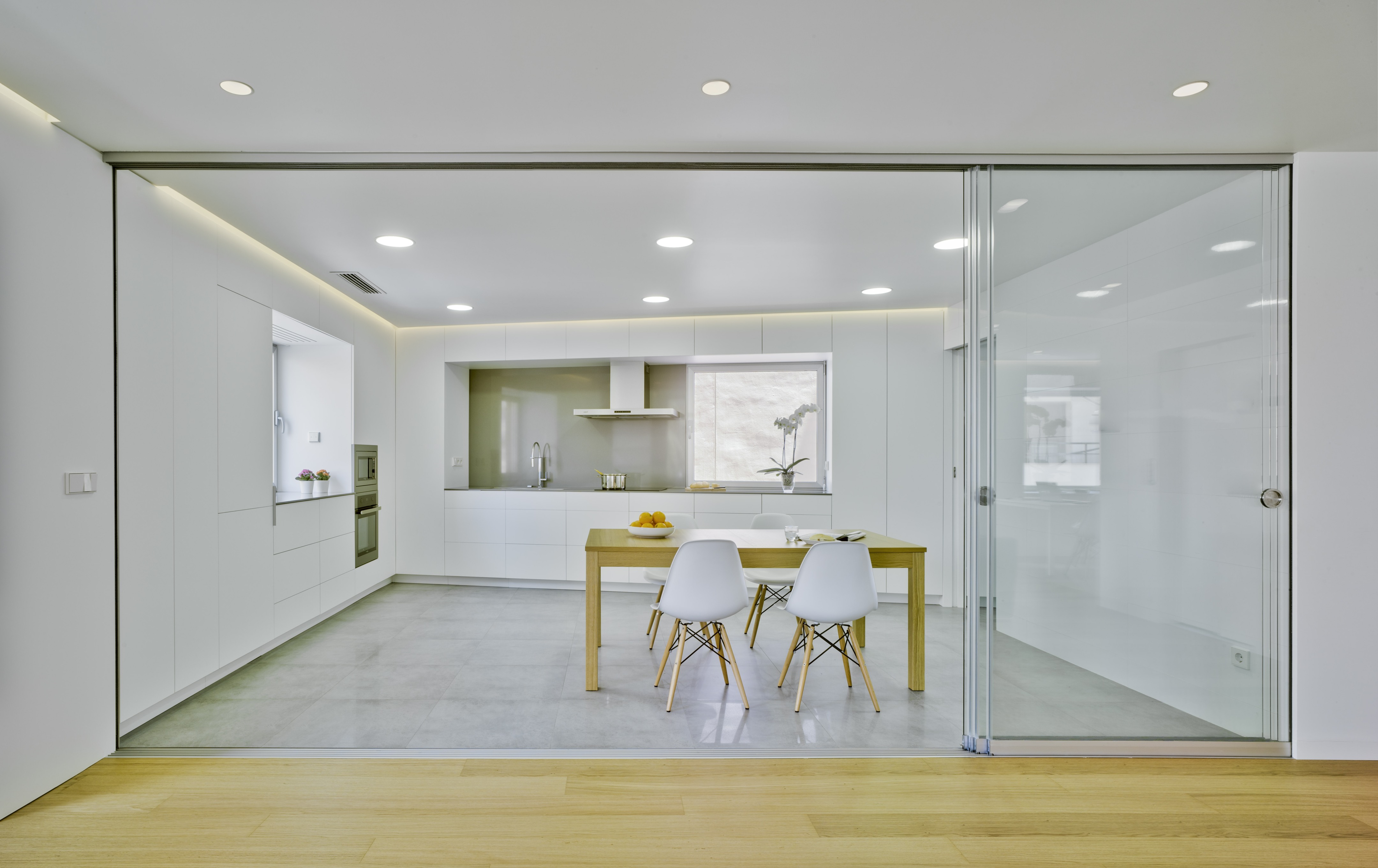 空间优化与功能融合的西班牙住宅改造-2