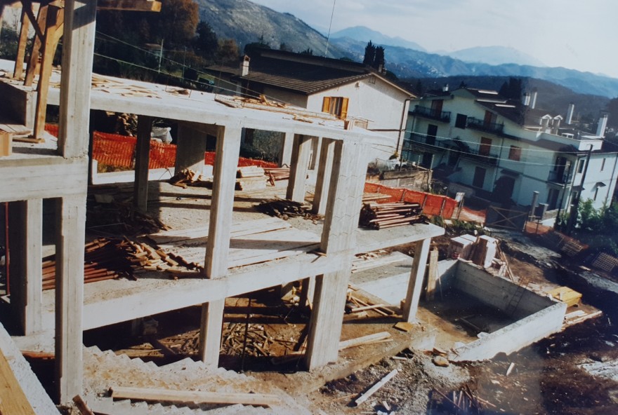 意大利橄榄树丛中的双层别墅设计-91