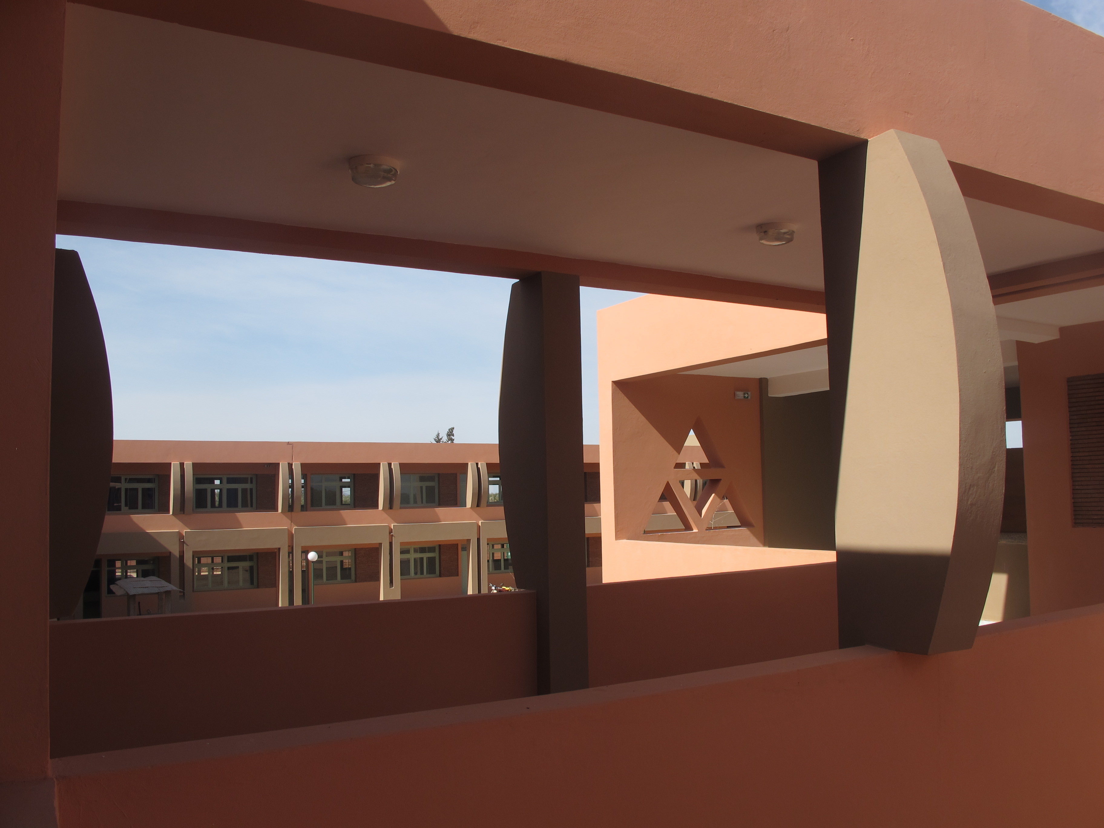 摩洛哥乡村中学——智慧橄榄林中的学术殿堂-0