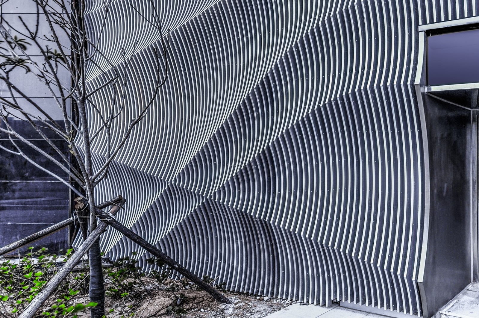 垂直的潮汐 · 东方时尚中心商业立面改造-1