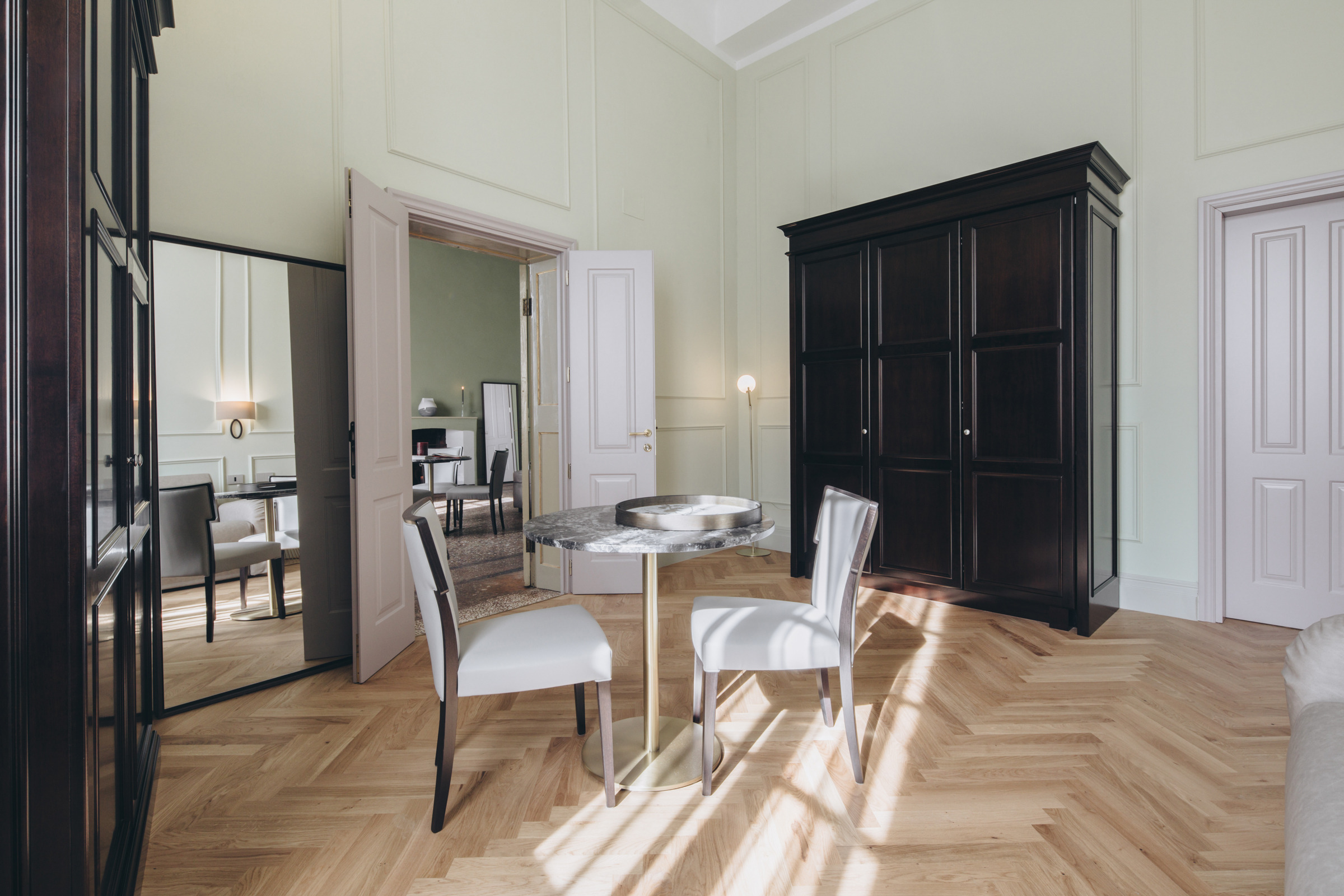 意大利博洛尼亚百年建筑的奢华套房新生-48