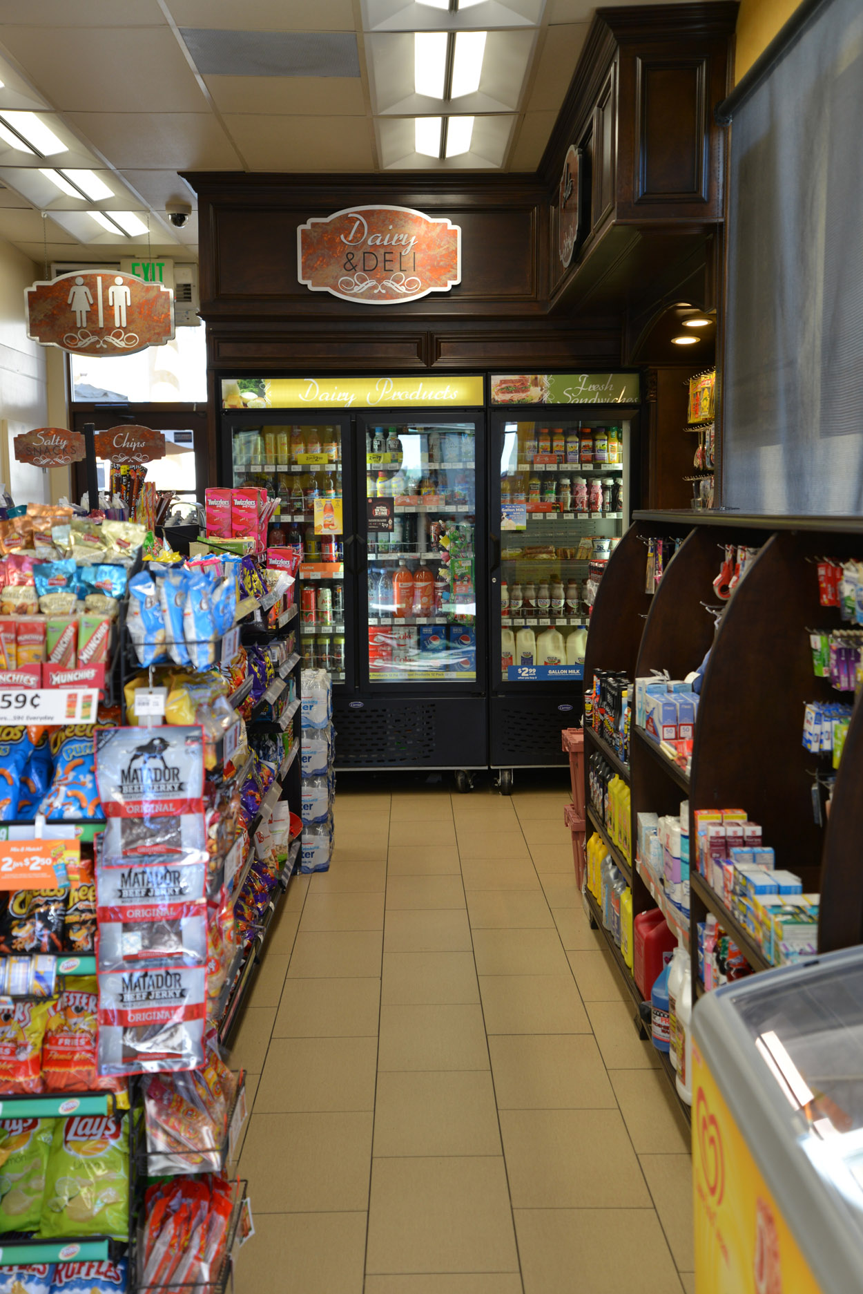 美国 Erika Winters 设计的 76 商业中心超市-7