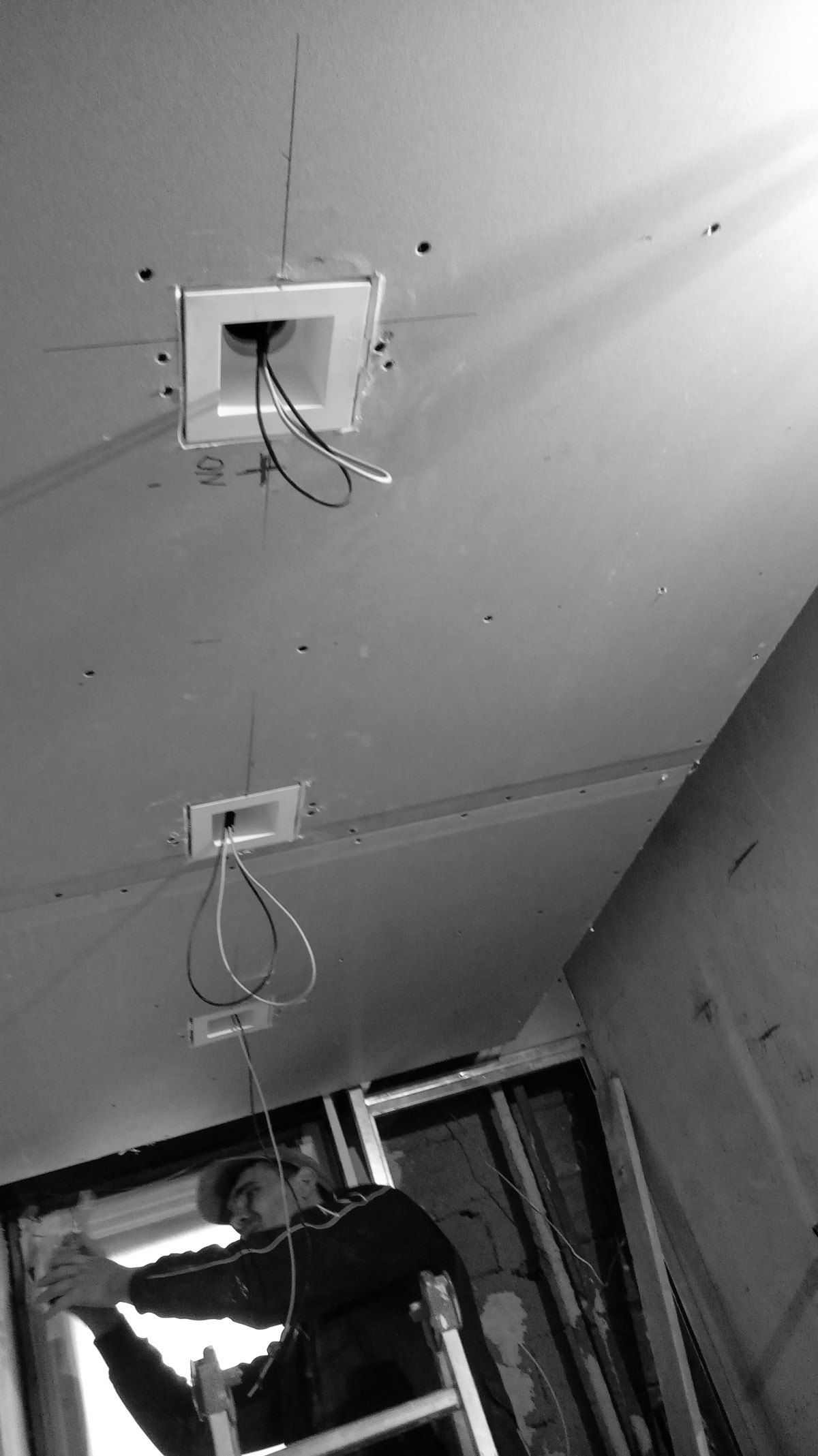 隐藏式钢板衣柜设计 突显空间简约美感-20