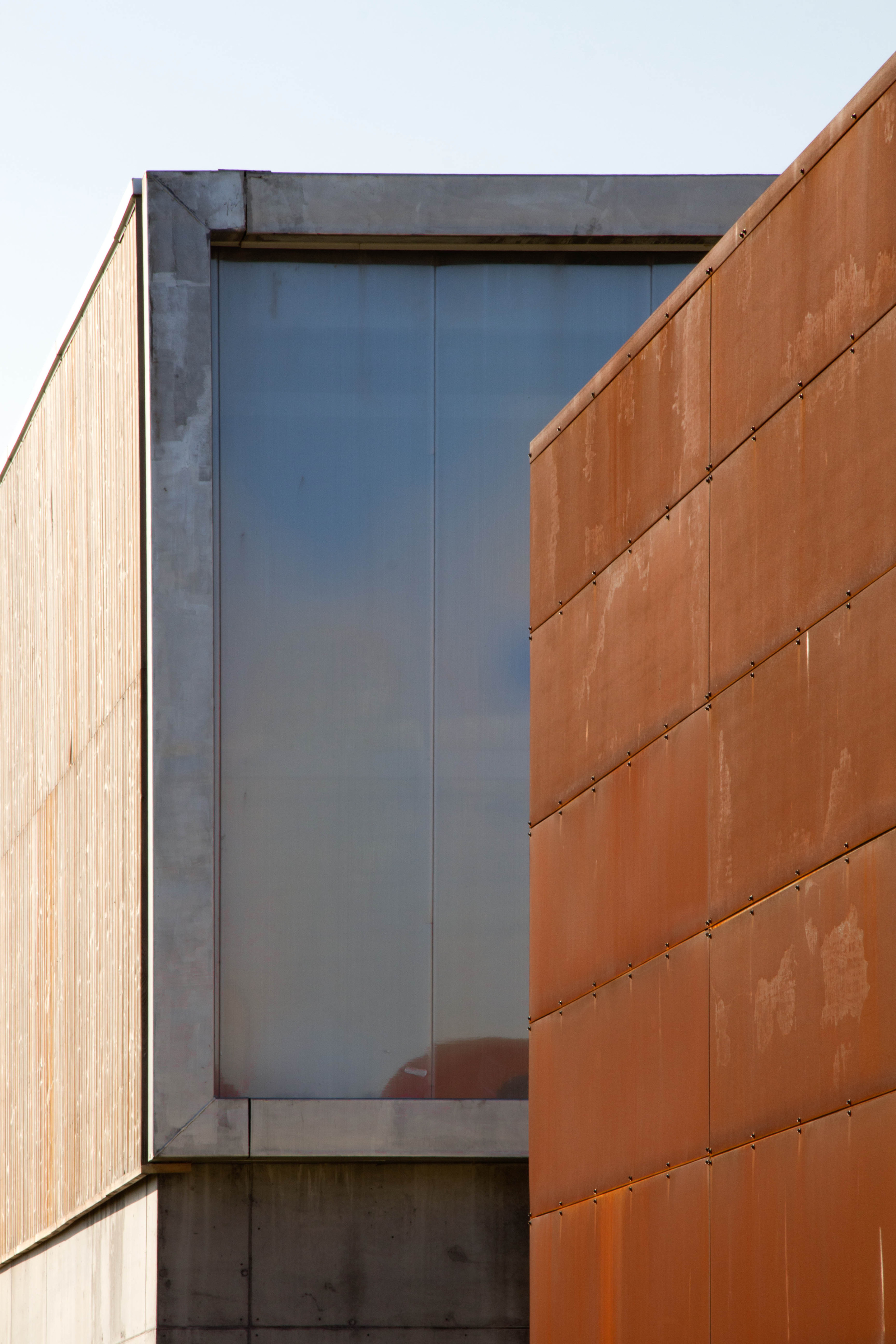 海滨运动场馆的活力空间 · 法国勒瑞体育场的室内设计-2