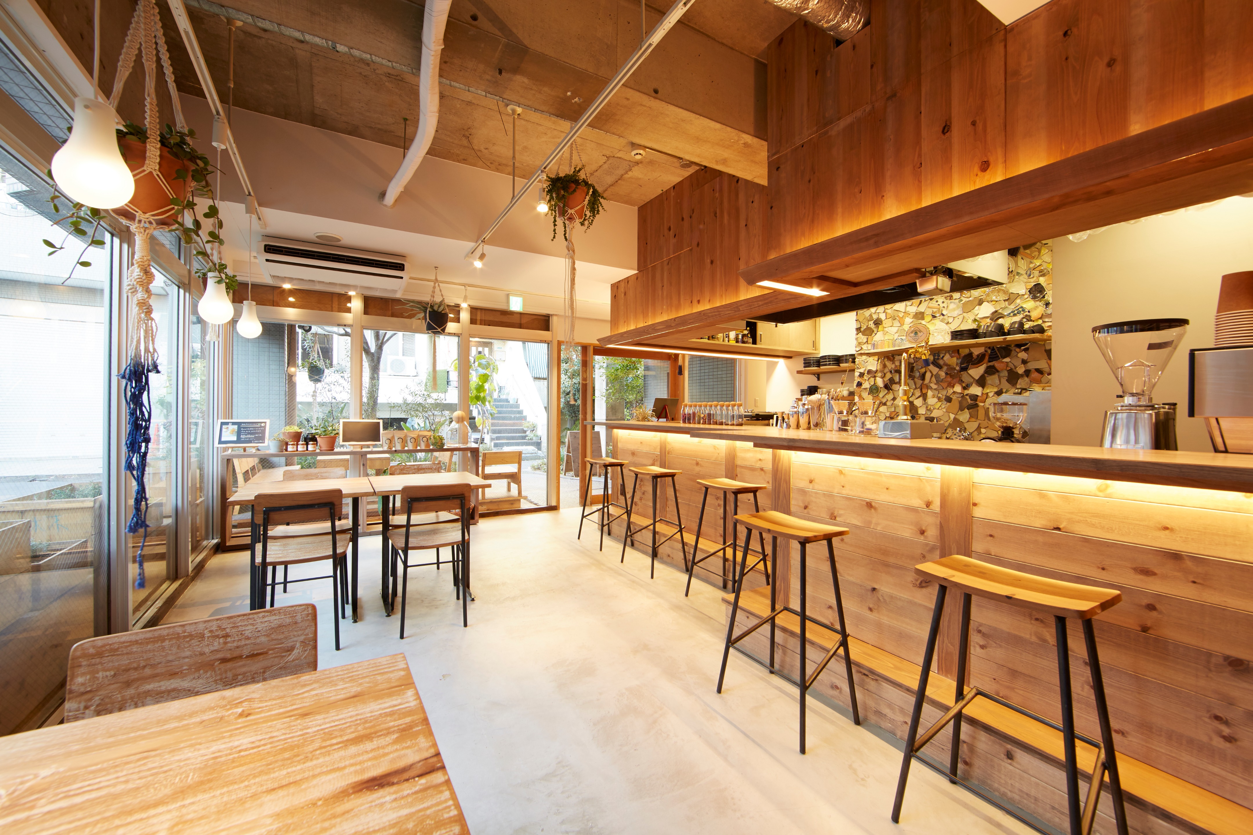 东京潮流地段的环保咖啡馆设计-3