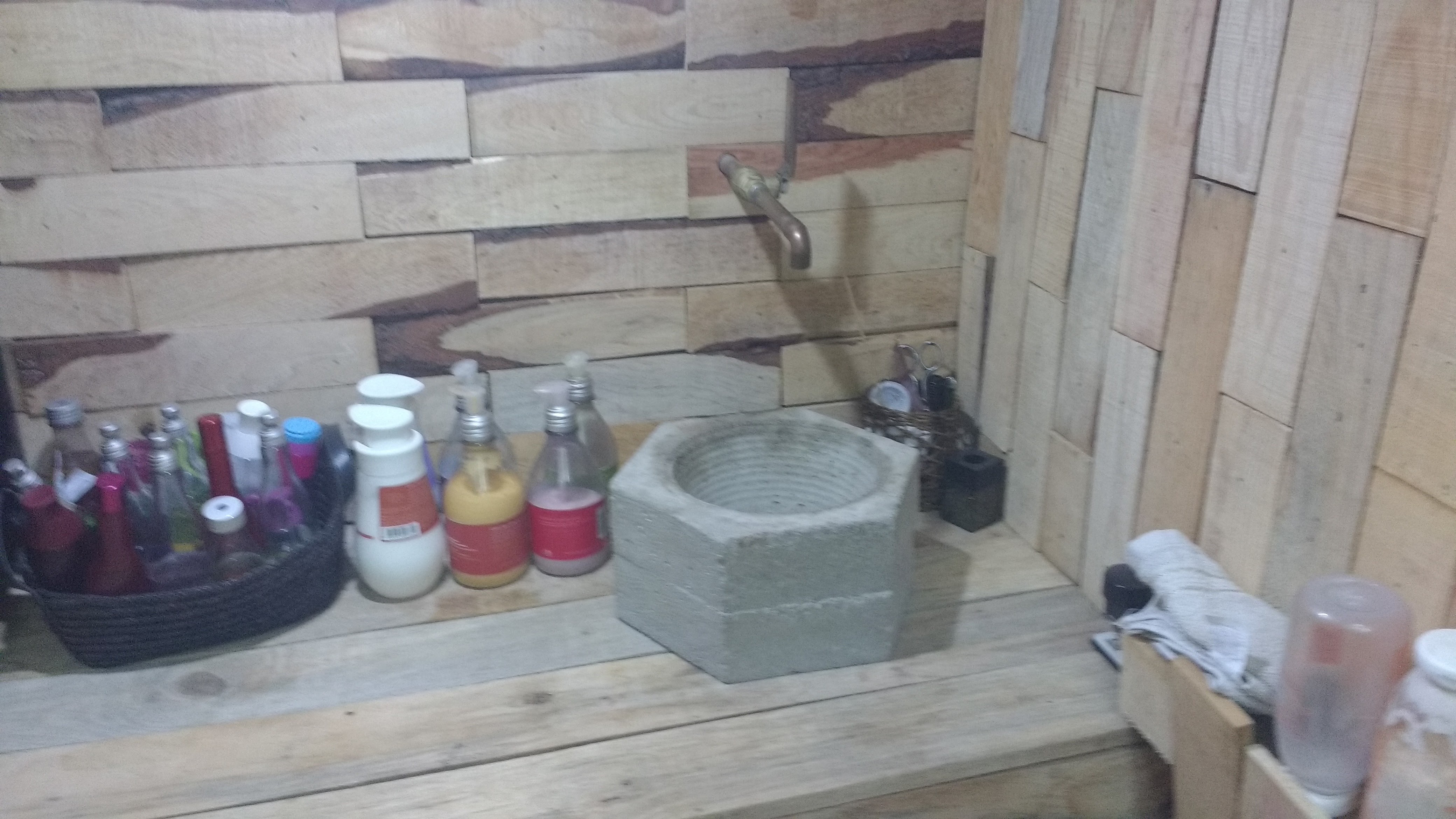 环保可持续的香水化妆品店设计-23