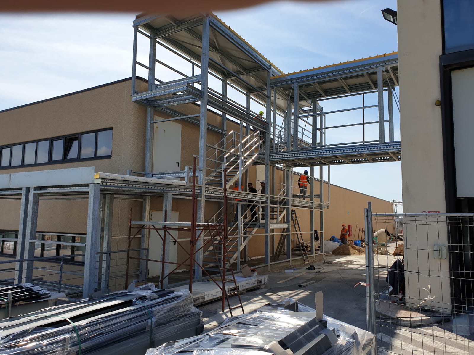 集装箱办公空间，独特设计展现灵活与坚韧-10