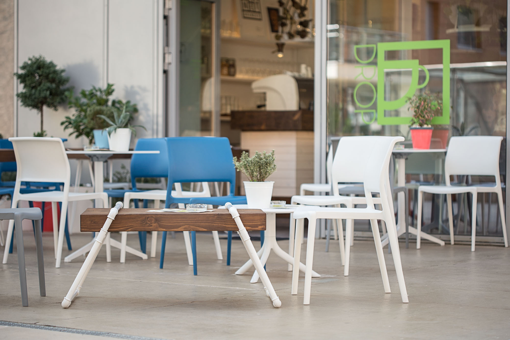 Serbia 咖啡厅 | 金属架构与咖啡色彩的完美融合-7