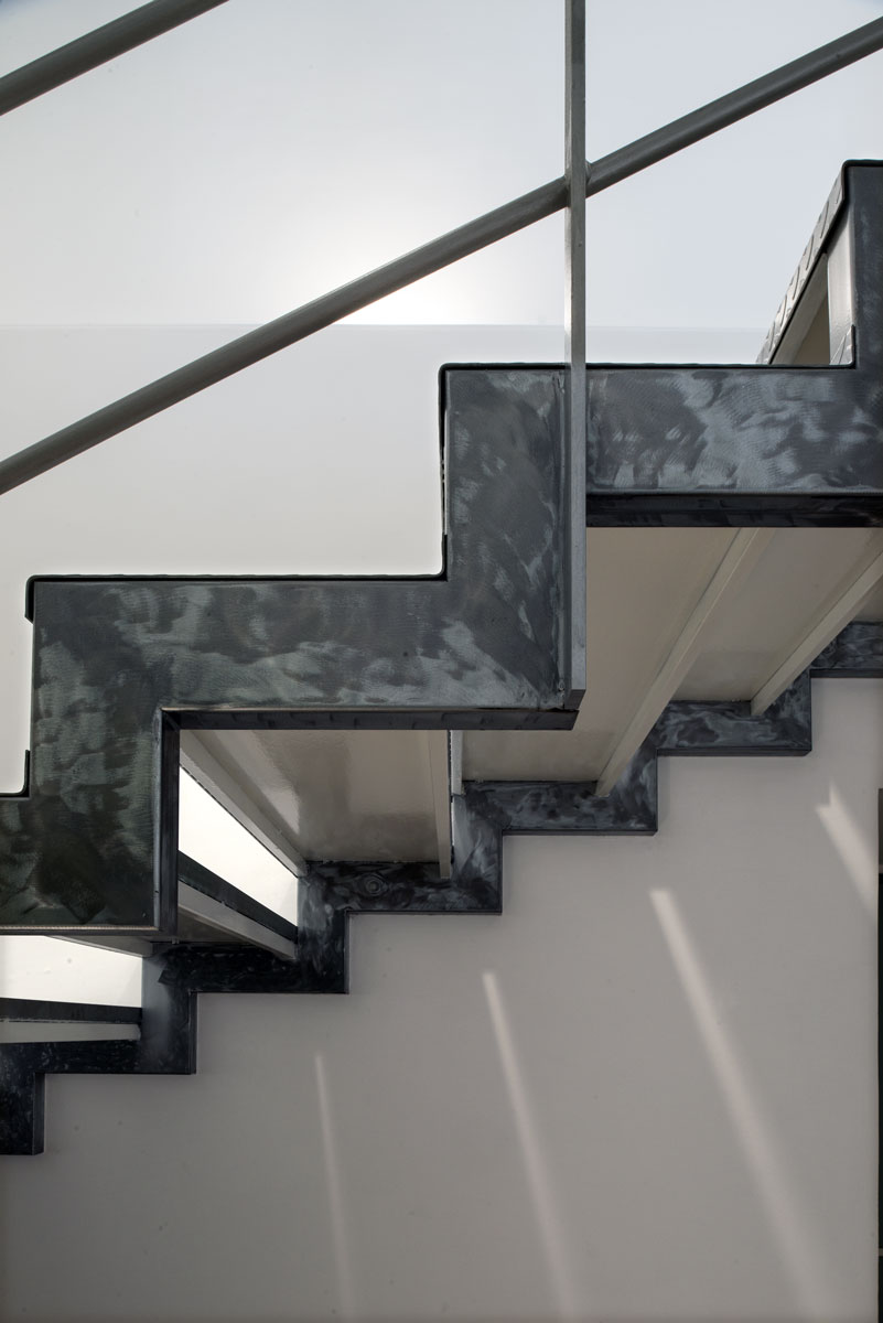 意大利南部工业遗址中的创意办公室-10