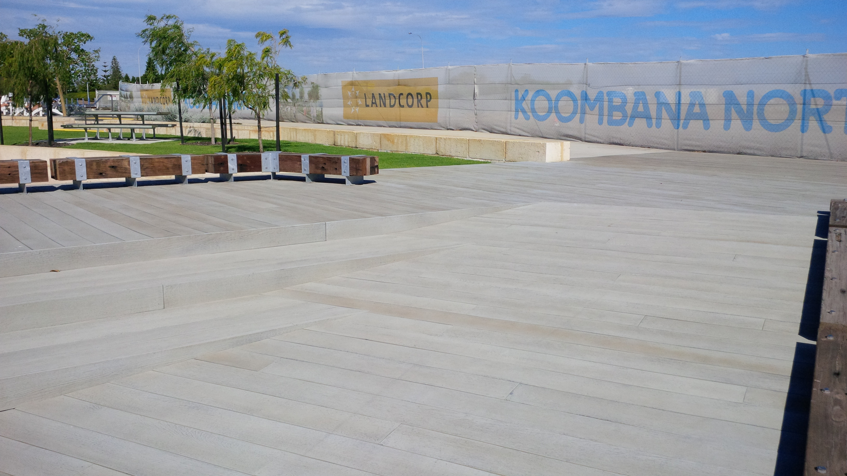 2014 年完工的 Millboard Smoked Oak decking 项目-12