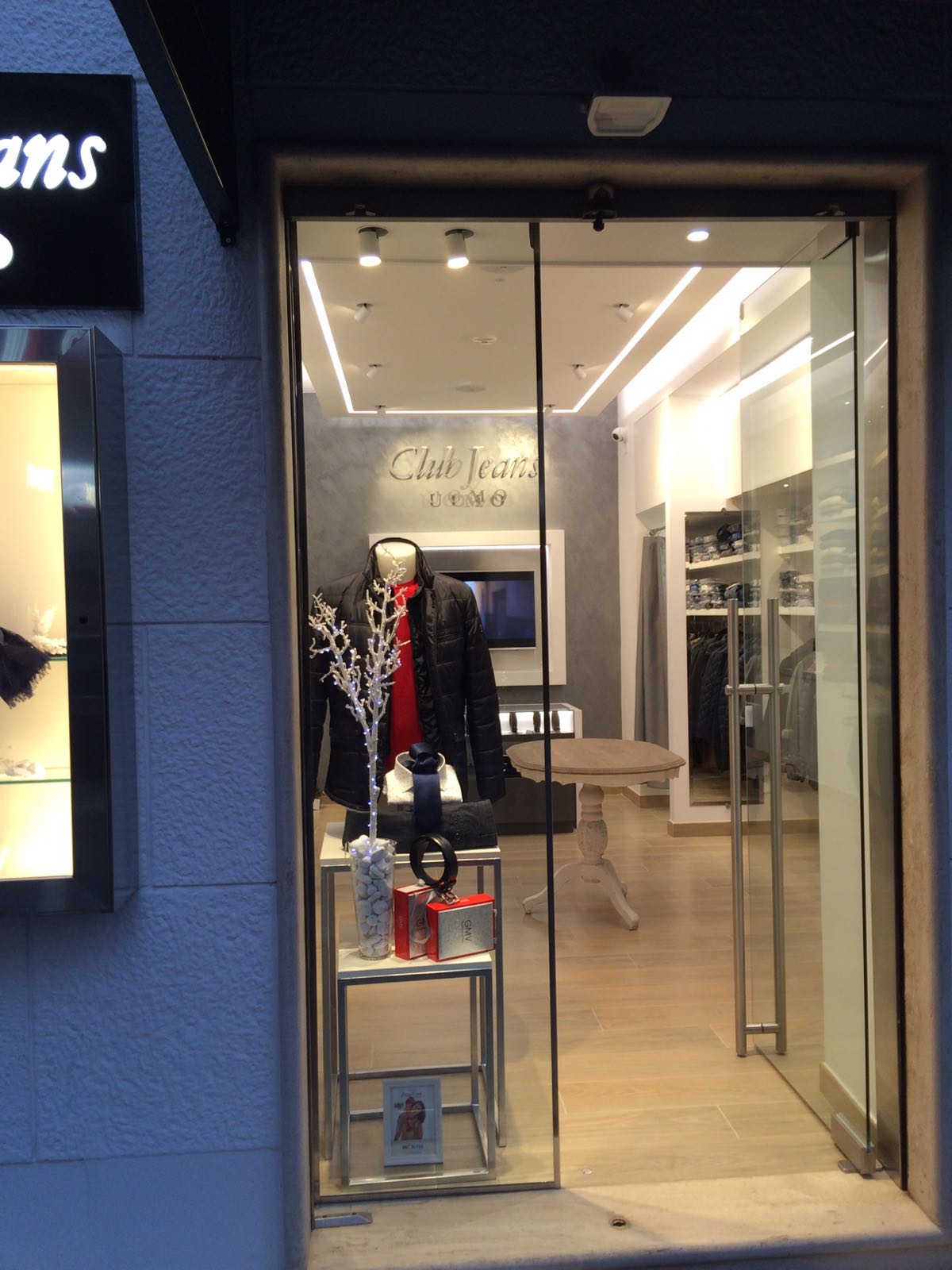 Club Jeans Uomo 照明设计-25