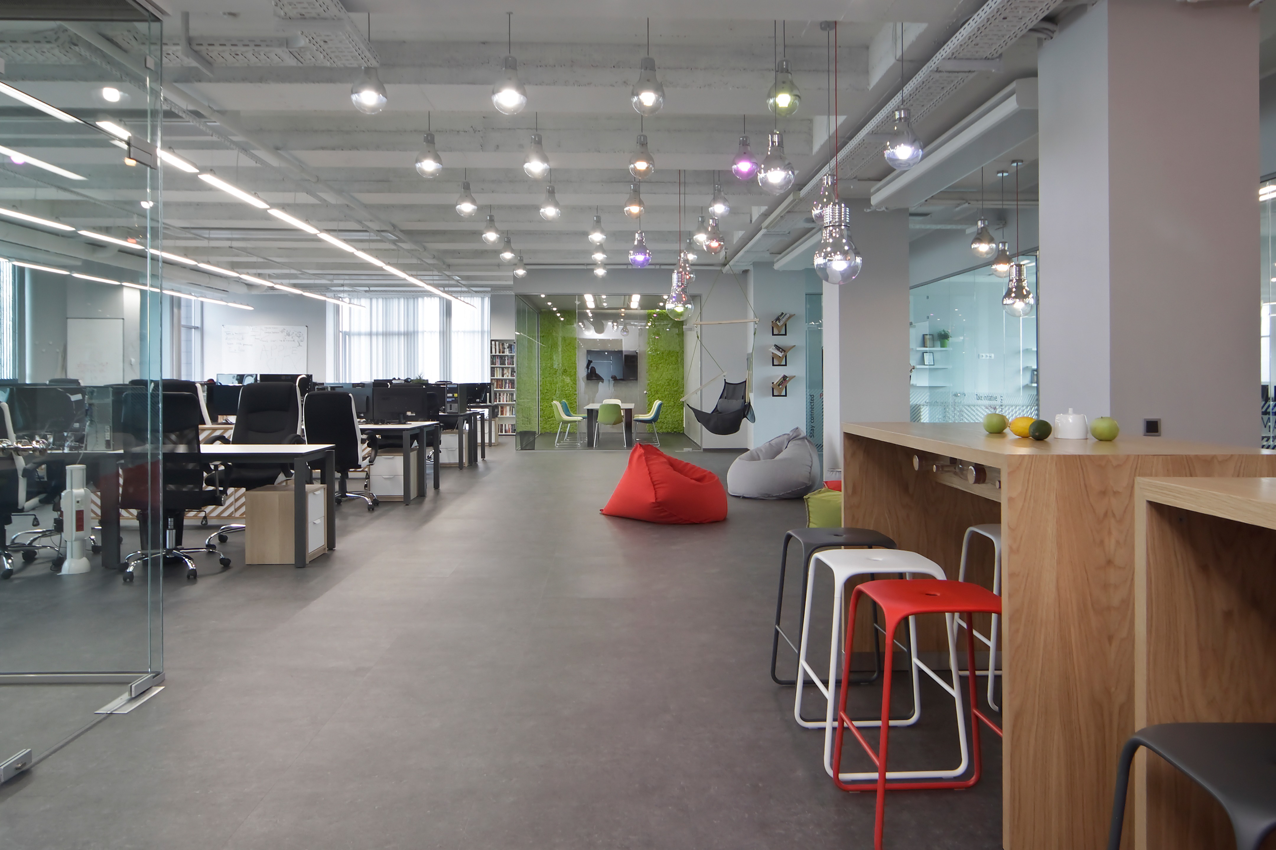 融合科技与复古的现代办公室设计-5