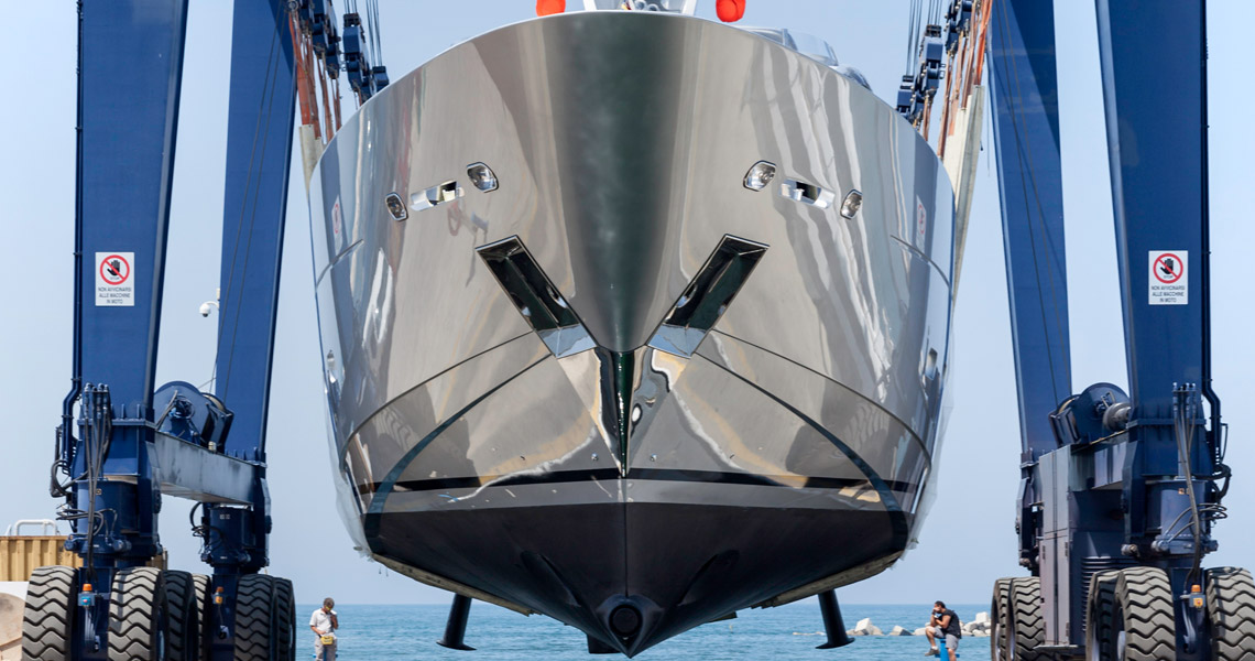 融合传统与创新的 50 米豪华游艇室内设计-0