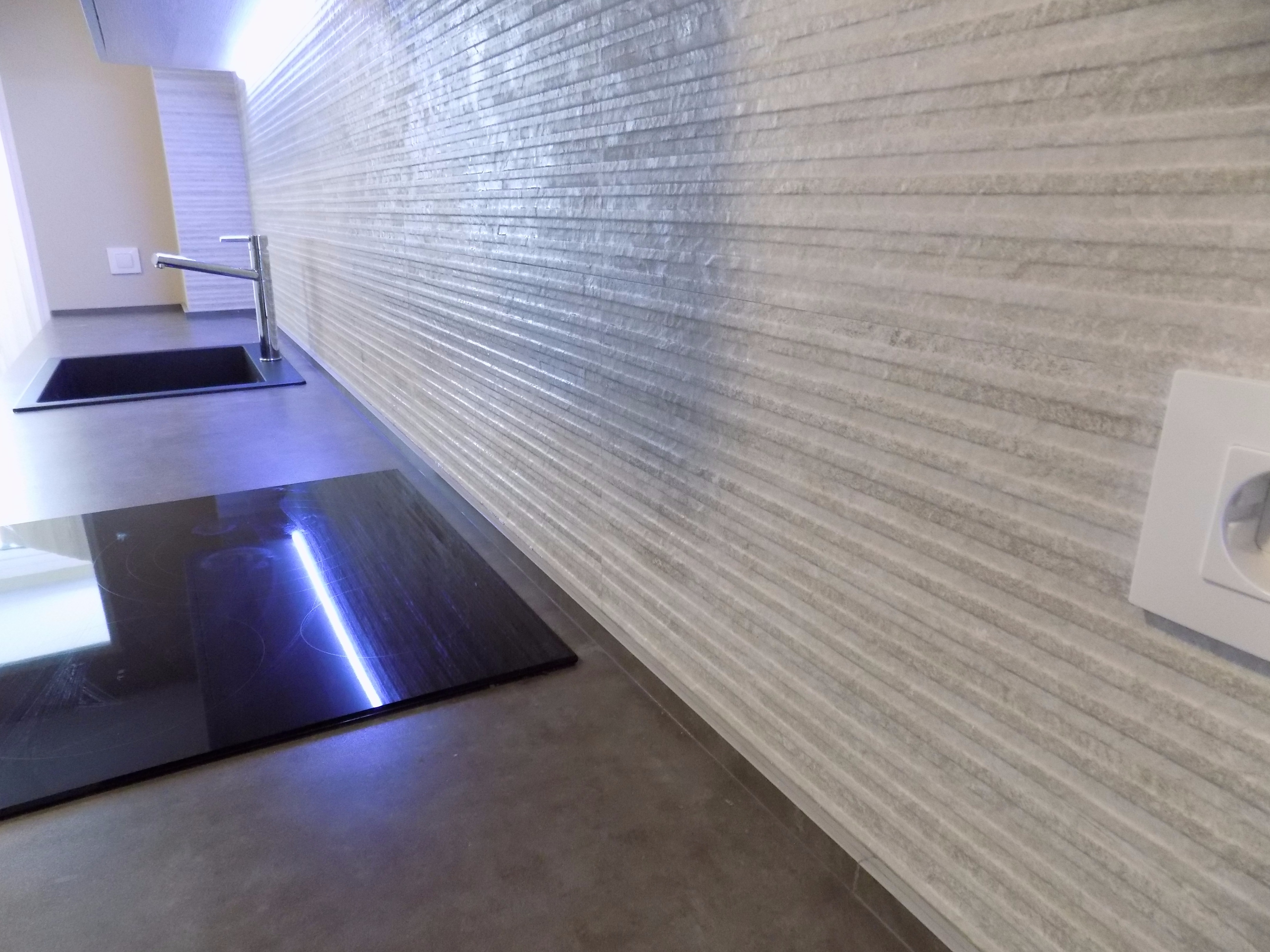 现代复古厨房，工业风与早餐文化的完美融合-31