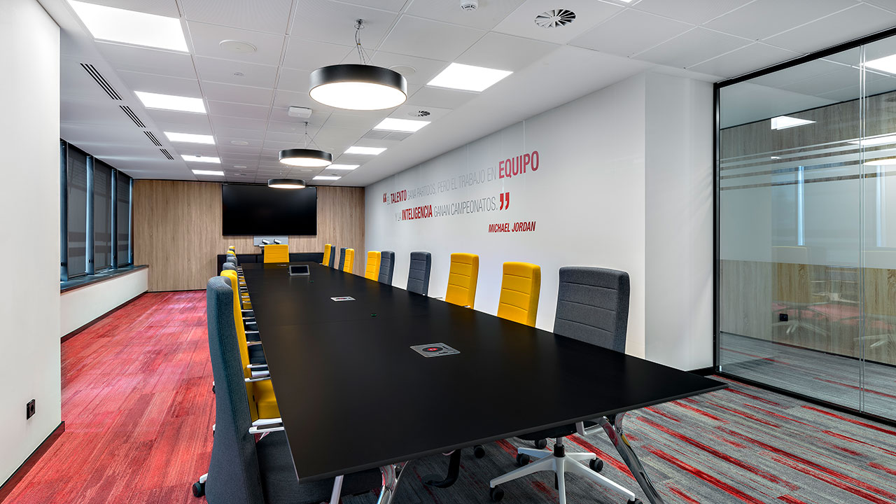 "雷诺汽车新总部 | 功能性、创新与舒适的办公空间"-7