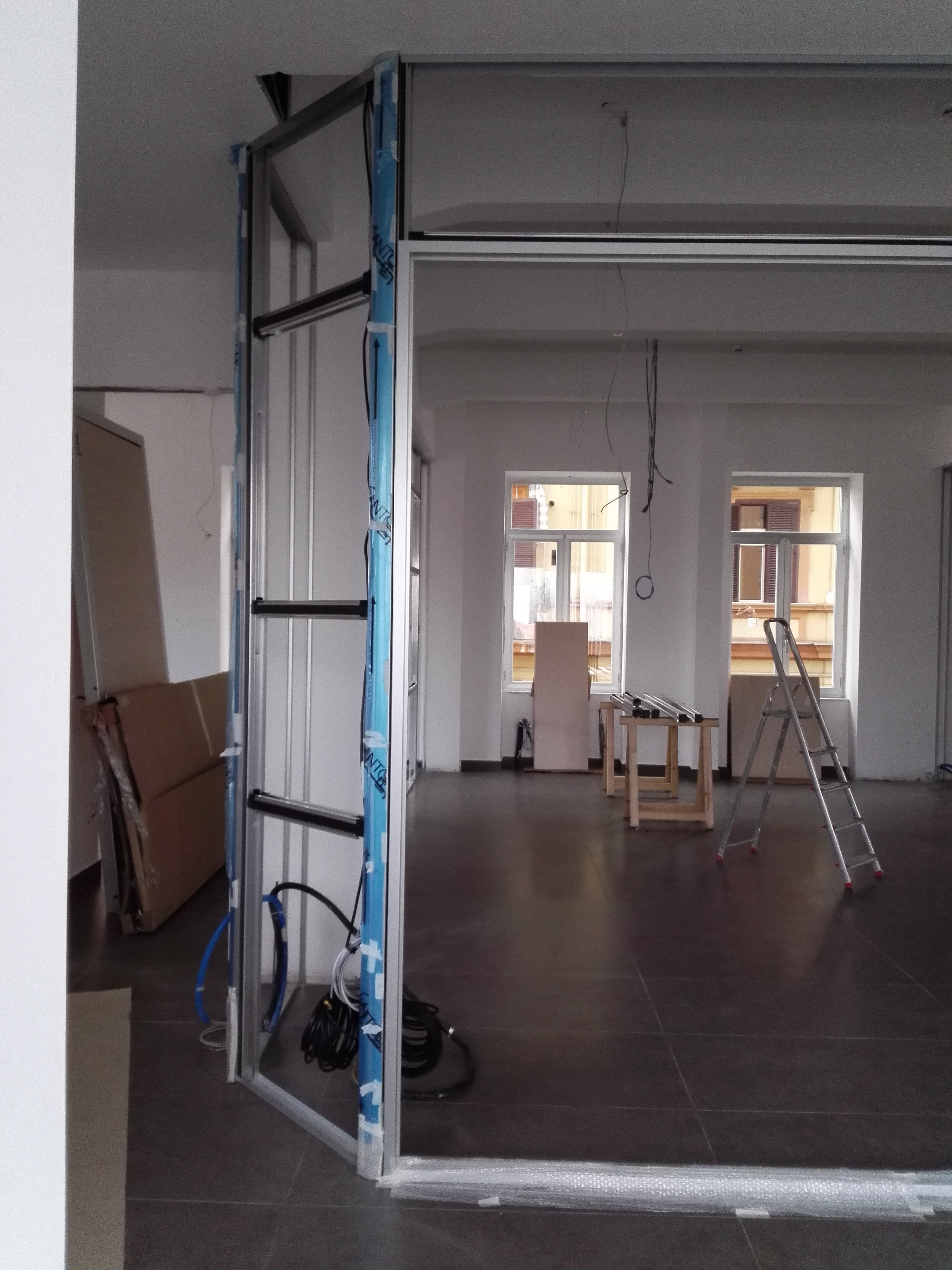 时尚学院 Naples 分隔墙设计-18