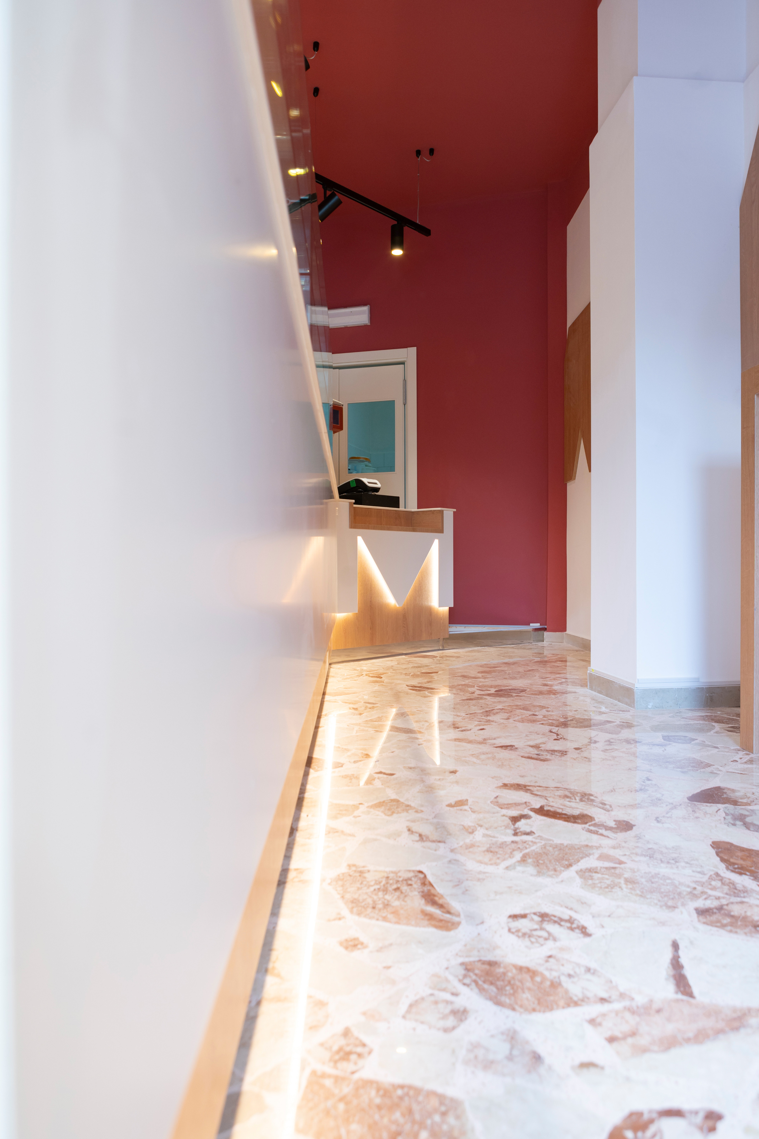 历史面包坊 Murgolo 的现代室内设计之旅-17