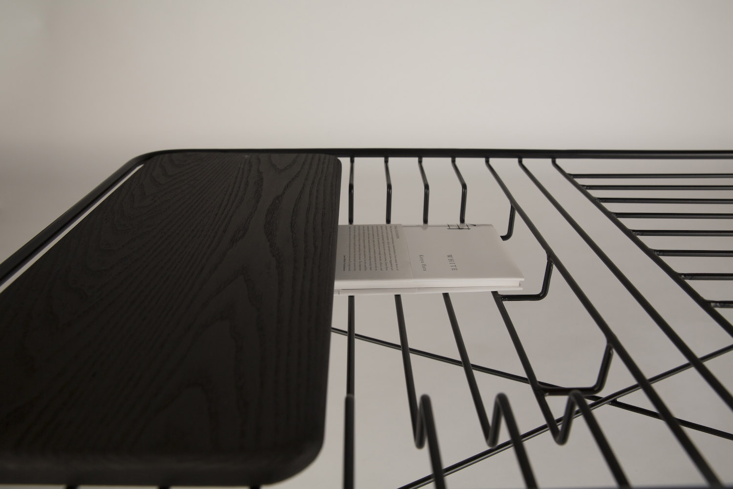 线系列咖啡桌 | 乔治·赖丁的被动-- 主动物体关系探索-9