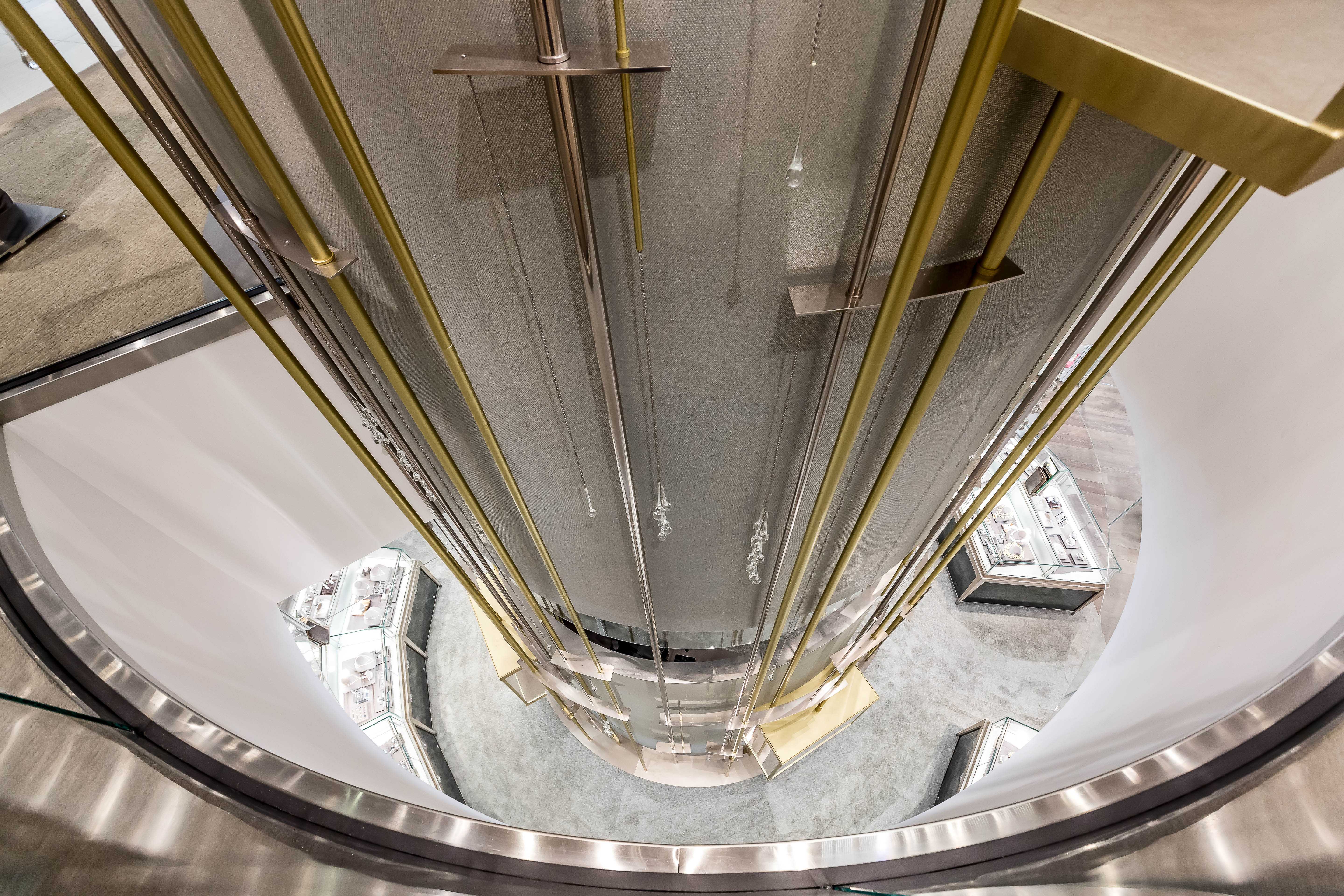 夏威夷 Saks 第五大道商店 | 自然光与瀑布灵感的室内设计-9