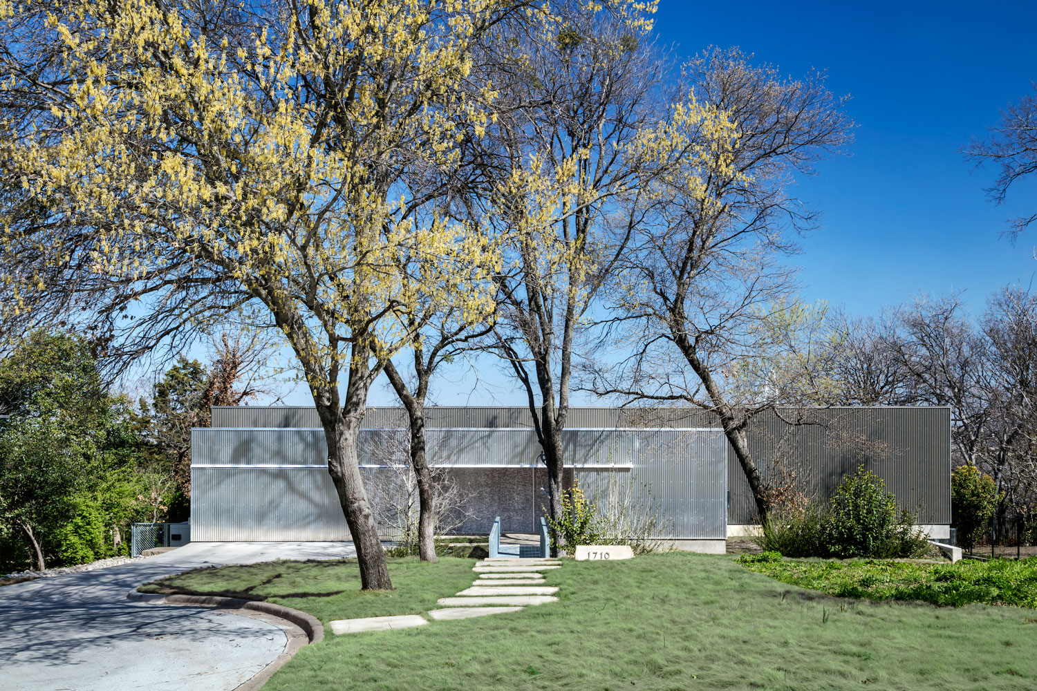 悬崖之上的绿色梦幻家园-0