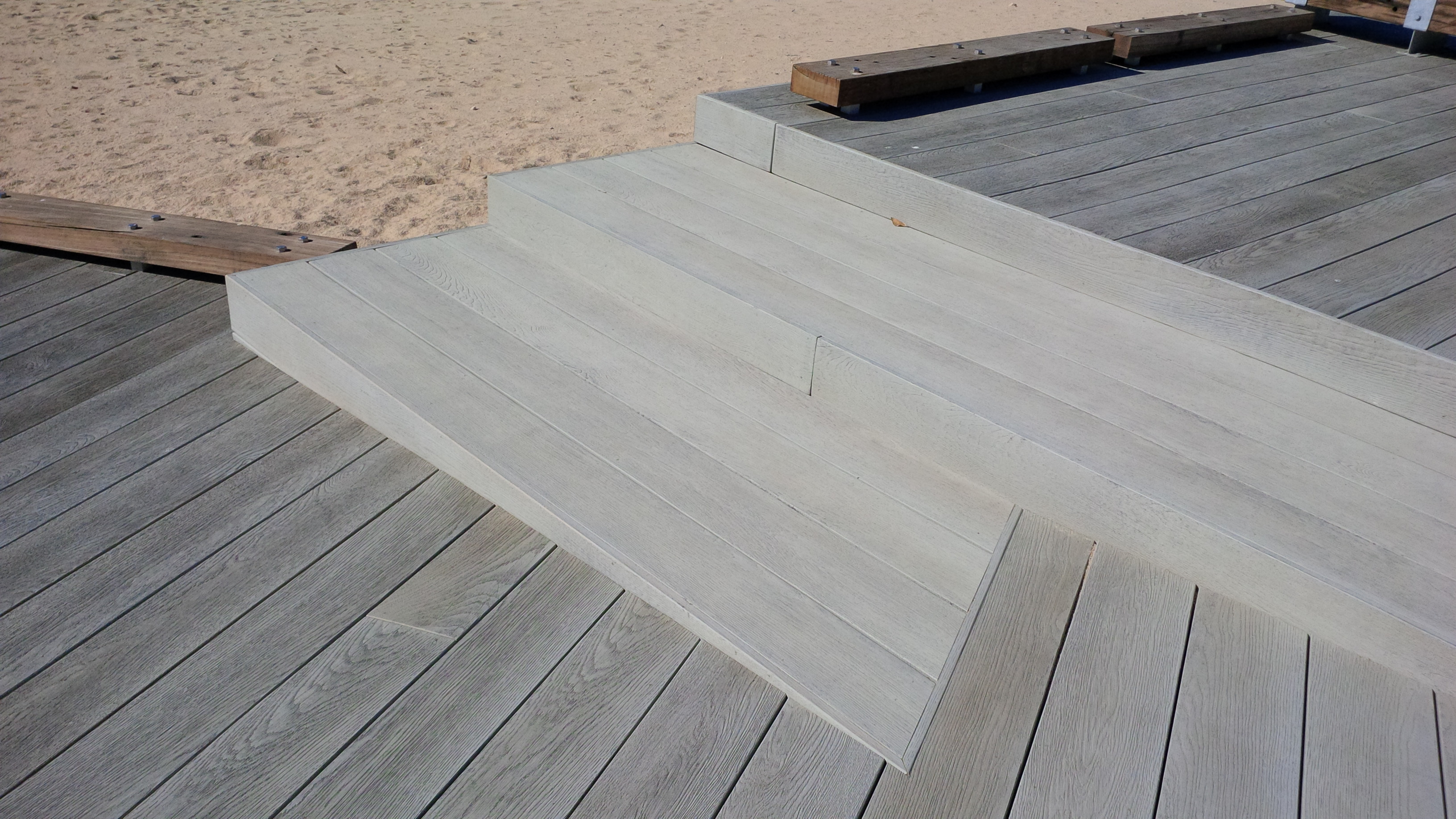 2014 年完工的 Millboard Smoked Oak decking 项目-13