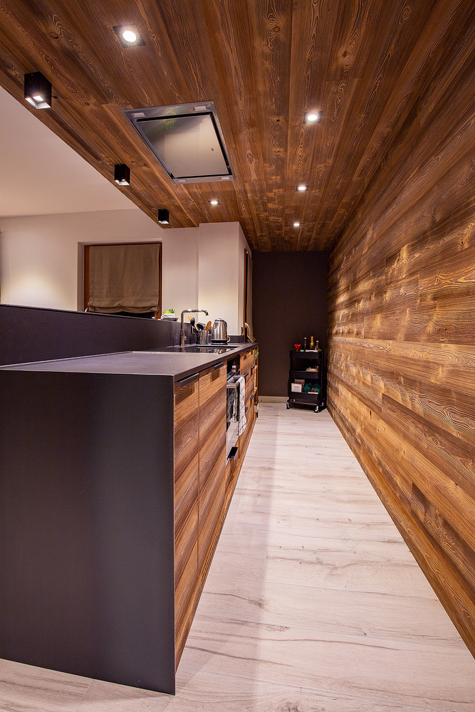 温暖木质与现代铁艺的优雅融合-7