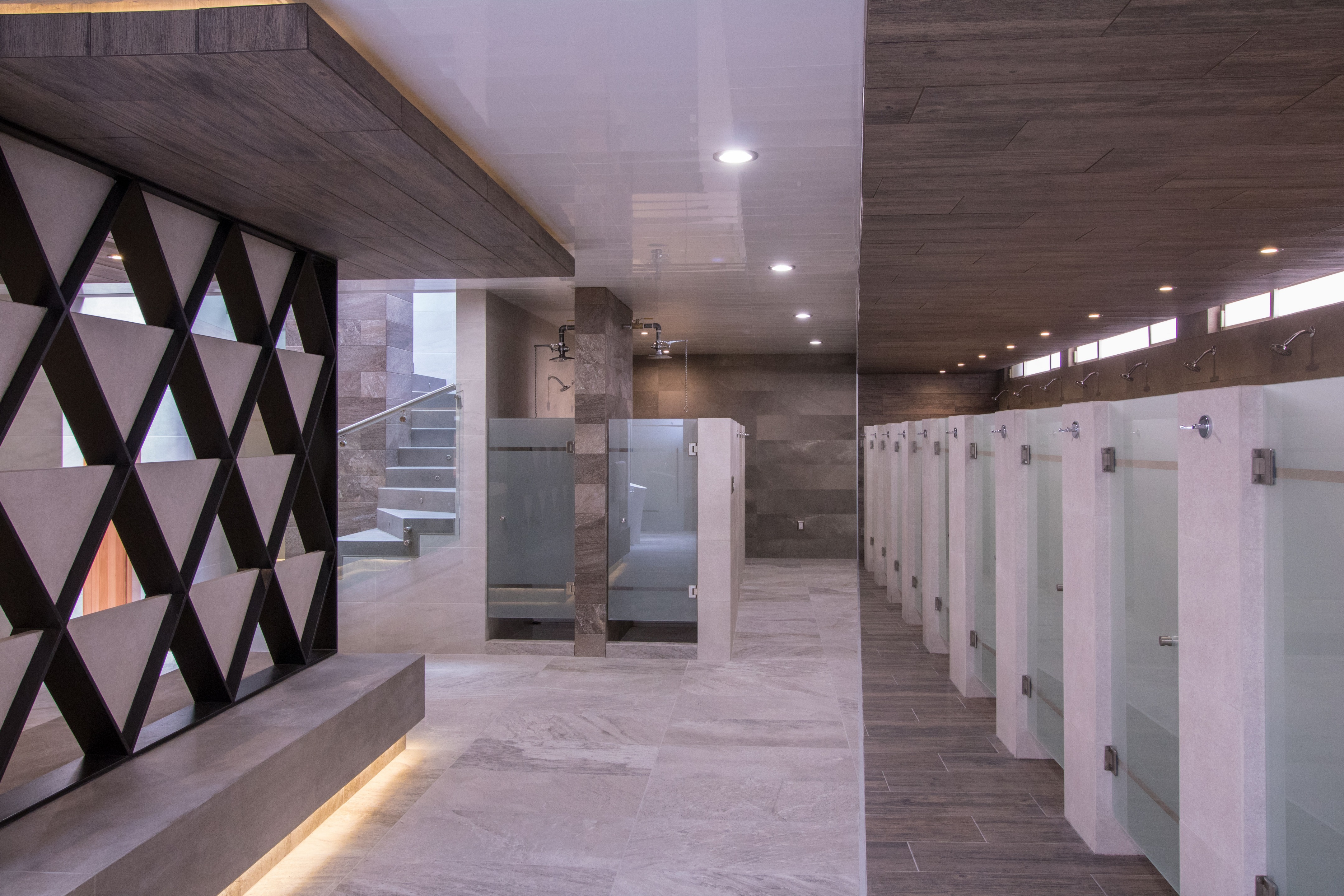 墨西哥乡村俱乐部拉斯·乌尔塔斯浴室和更衣室翻新-6