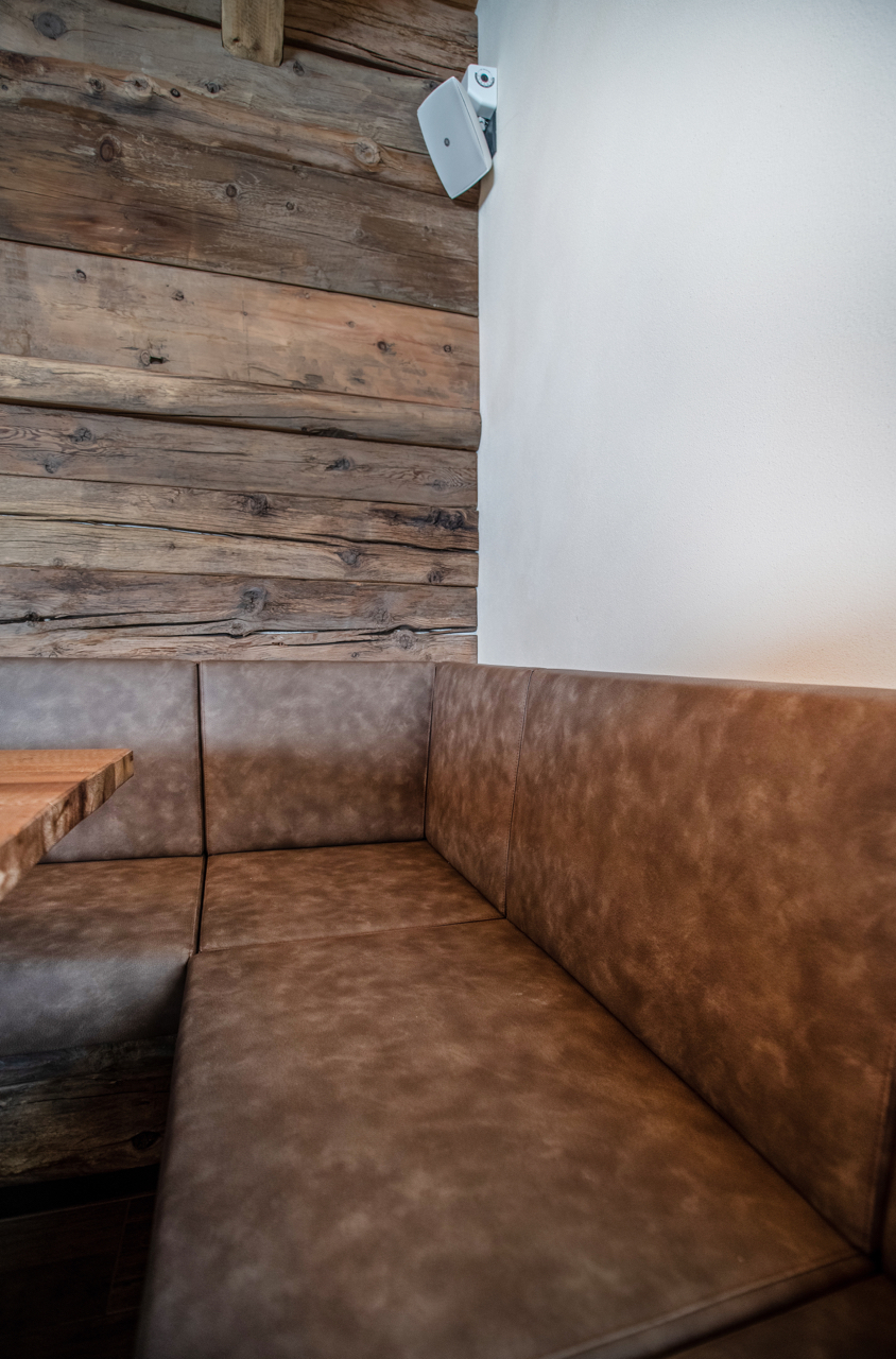 雪山之上的温馨猫舍——La Tana del Gatto 餐厅设计-30