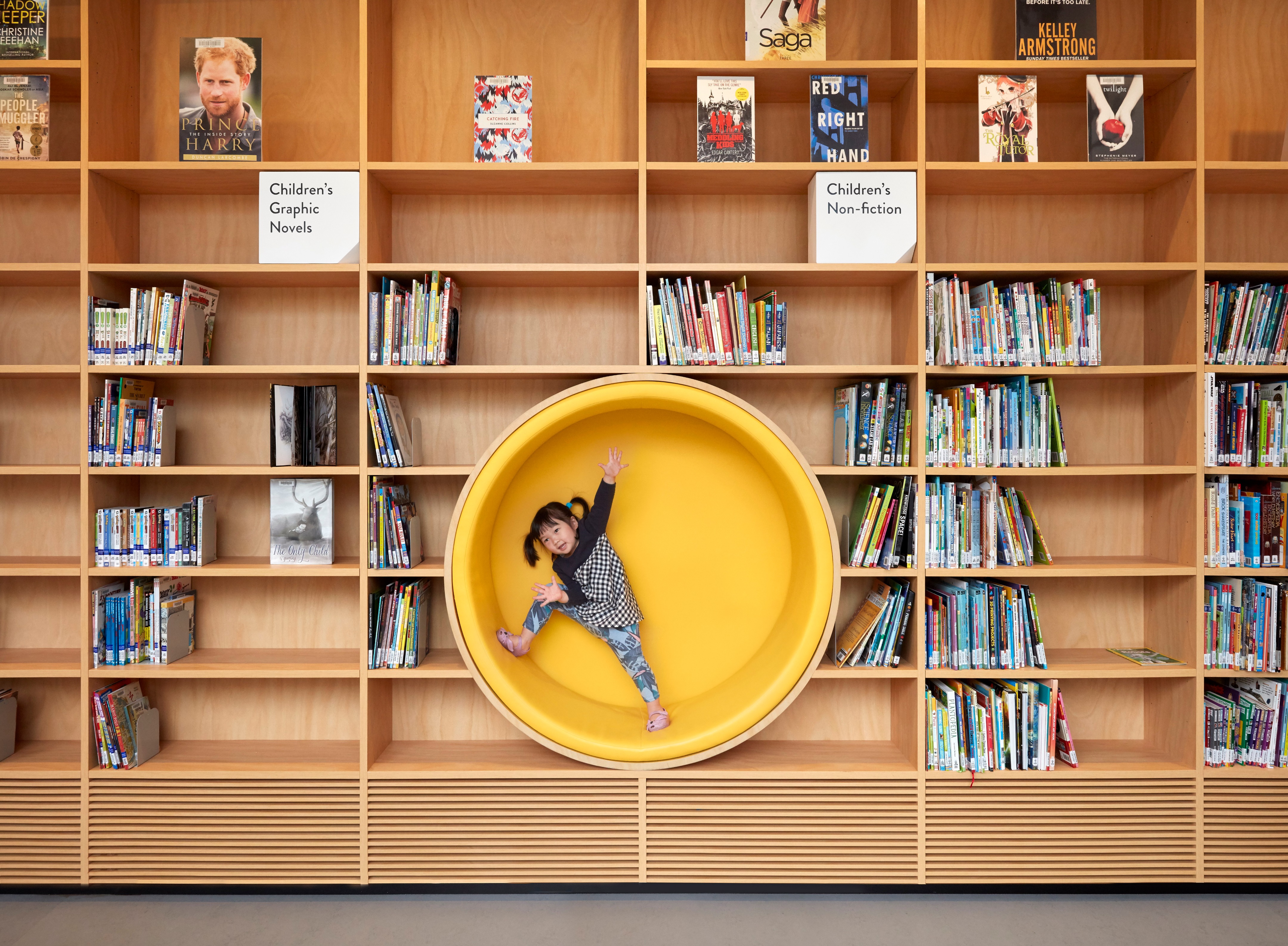 绿色广场图书馆和广场-3