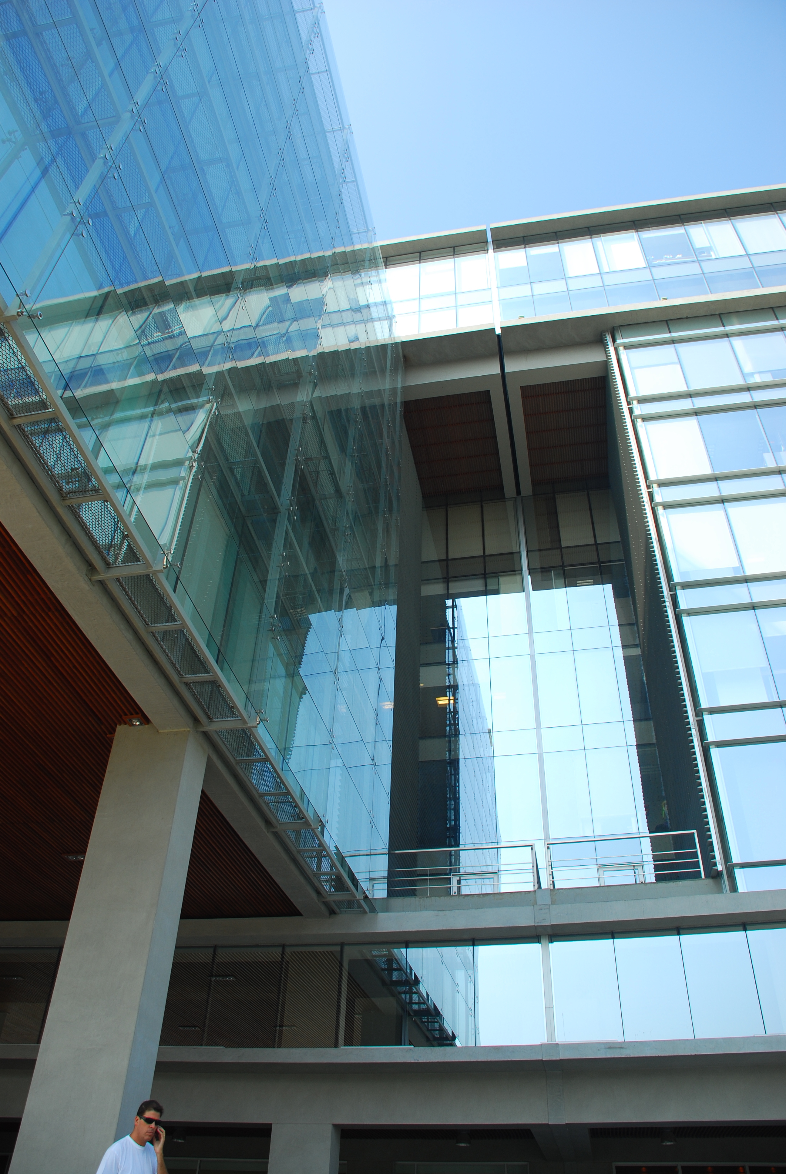 Centro Empresarial Cronos——现代办公建筑的绿色与功能融合-4