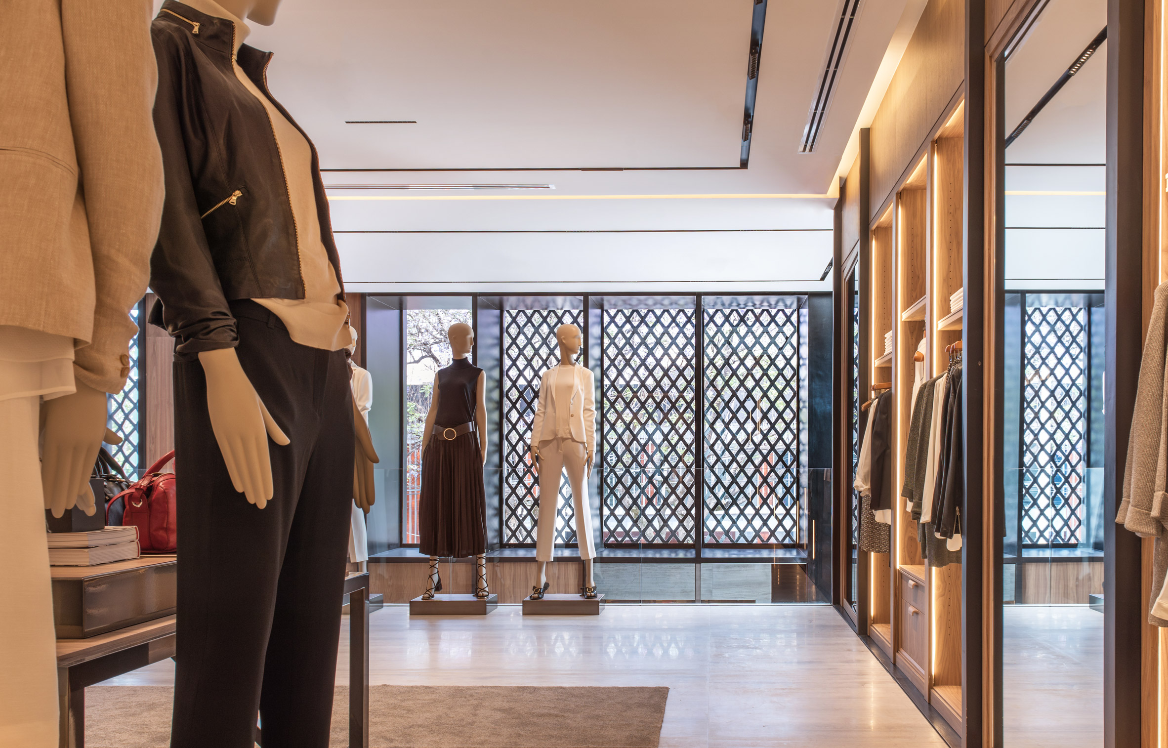 墨西哥城 Massimo Dutti 精品店 | 玻璃纤维与金属的时尚拼接-15