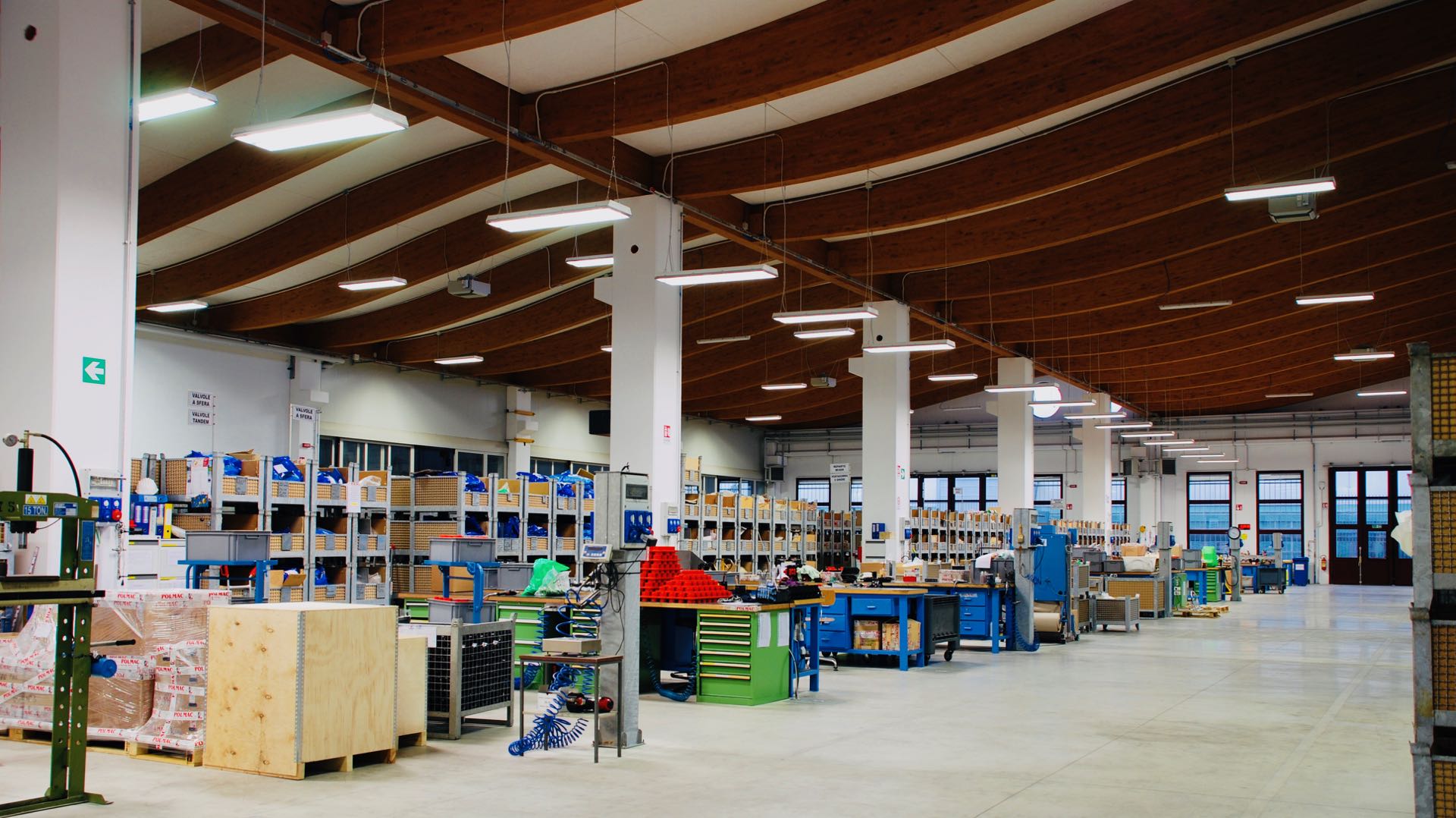 意大利 Polmac 公司总部工厂室内设计案例-0