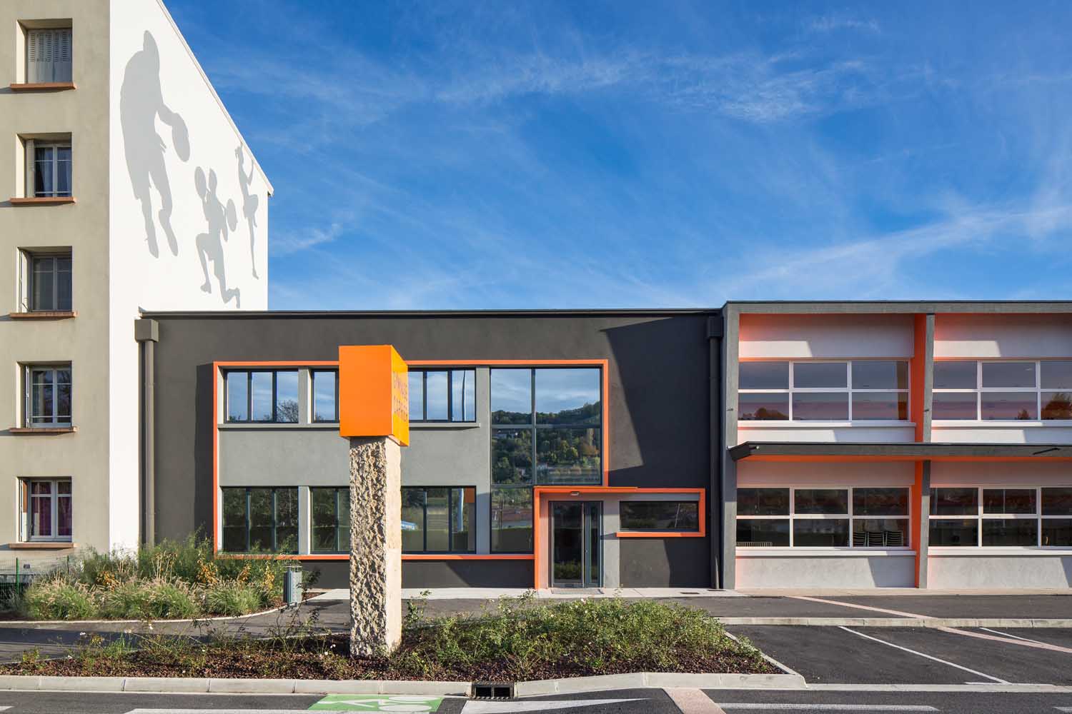 圣马塞尔的 Carrier 体育馆翻新-15